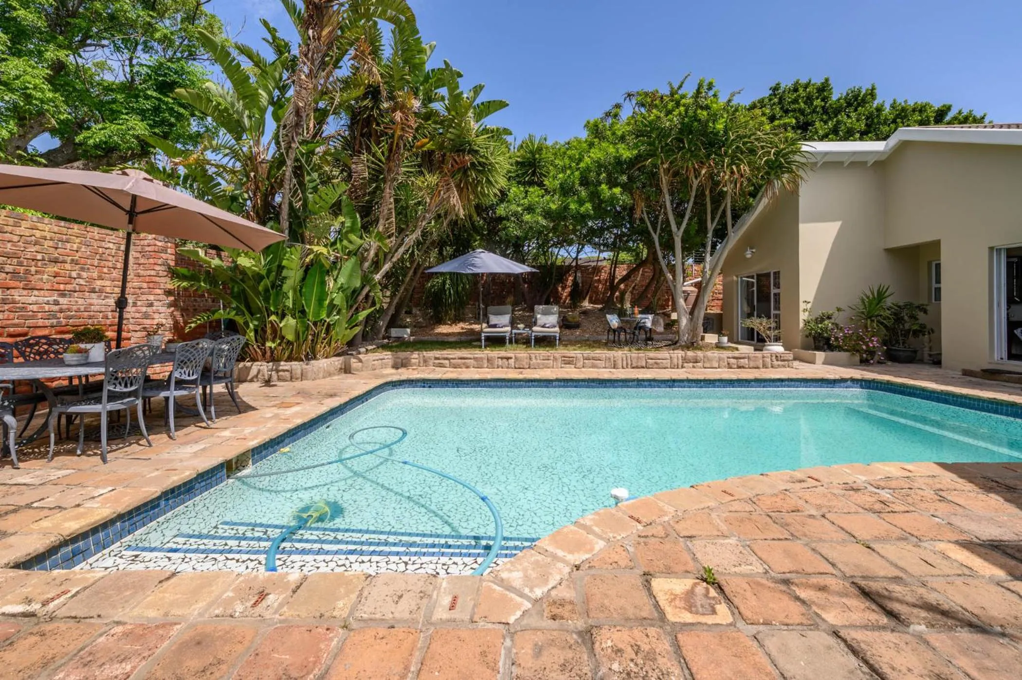 Swimming pool in Keiskama B & B