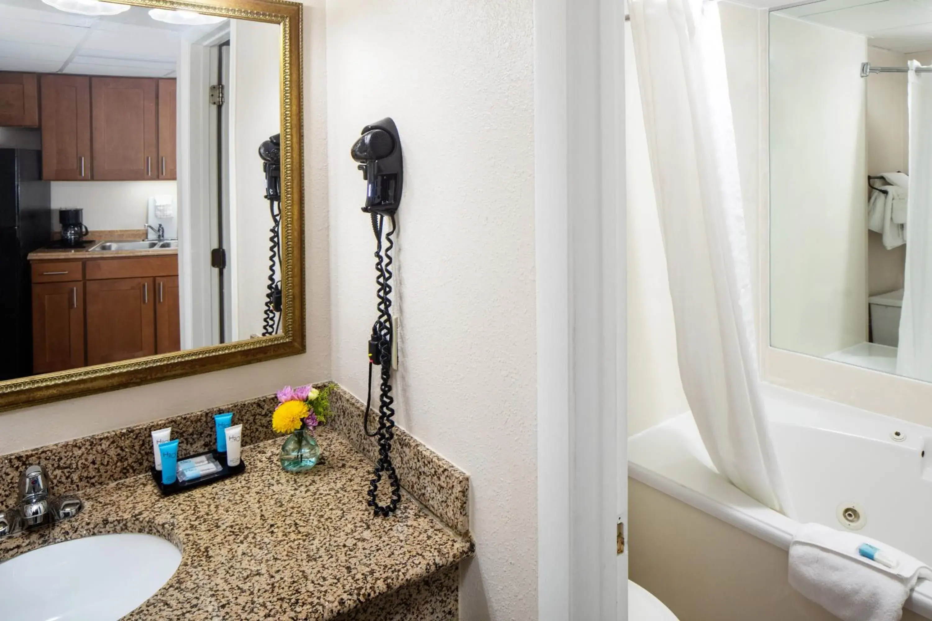 Tower Oceanview Whirl Pool King Suite - 1 King with 1 Double Wall Bed in Sea Crest Oceanfront Resort Tower Oceanview Whirl Pool King Suite - 1 King with 1 Double Wall Bed in Sea Crest Oceanfront Resort