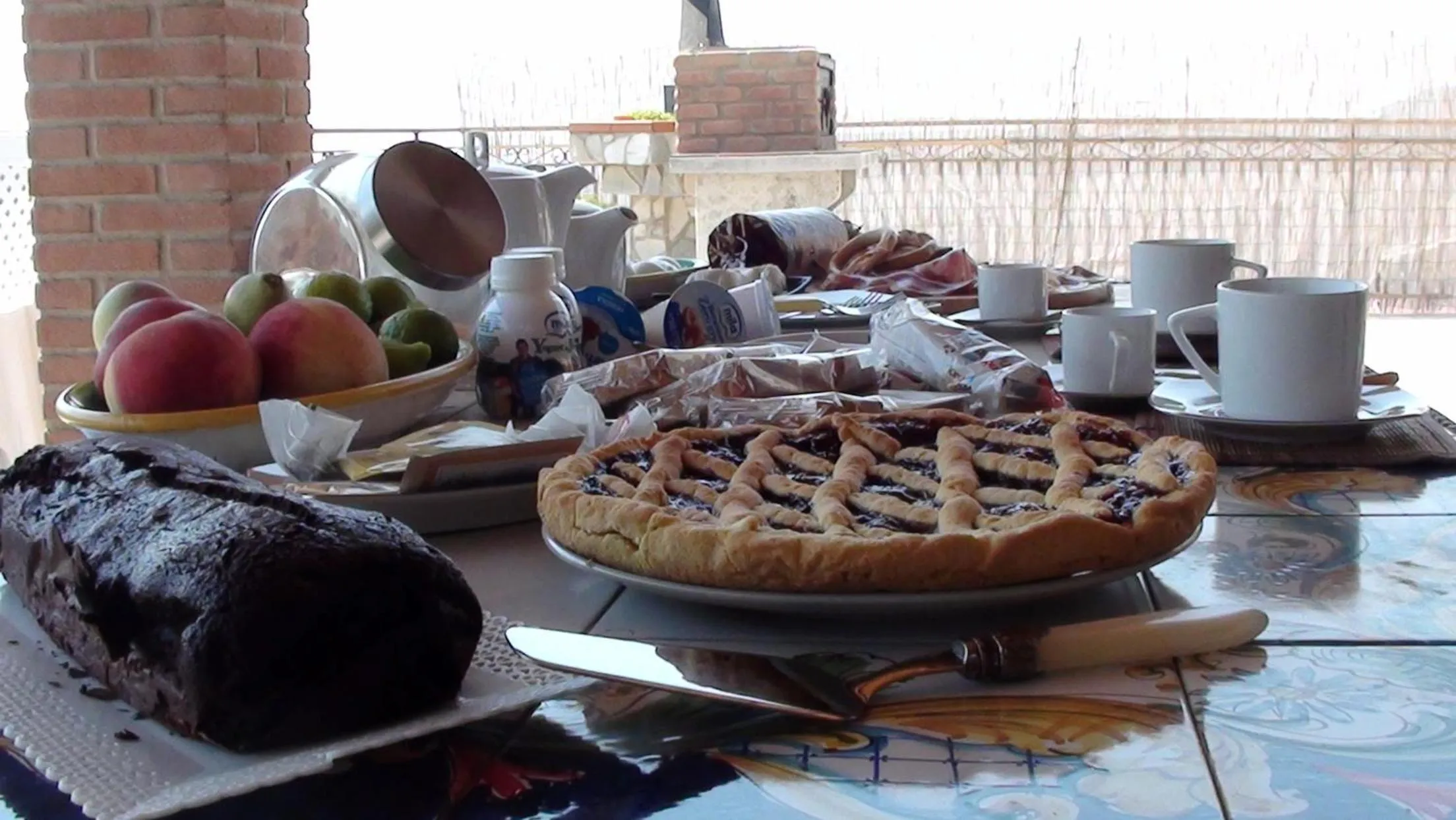 Continental breakfast in Cliobb