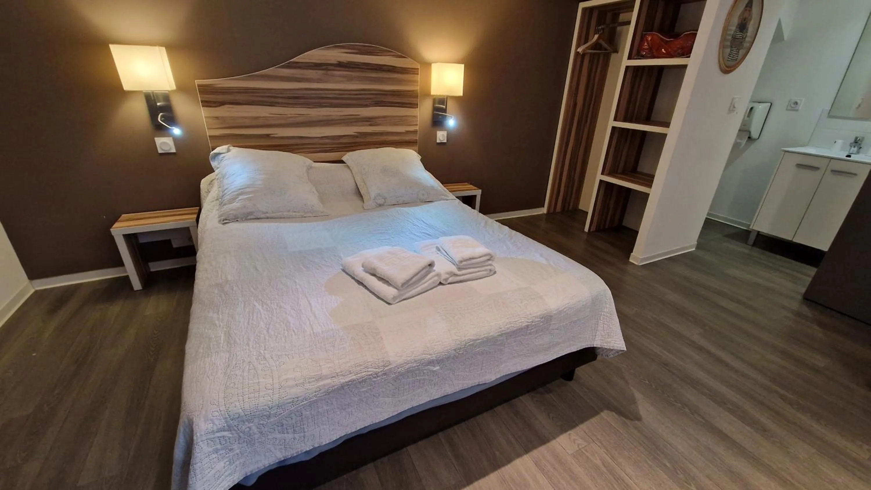 Bed in Hôtel Au Valéry