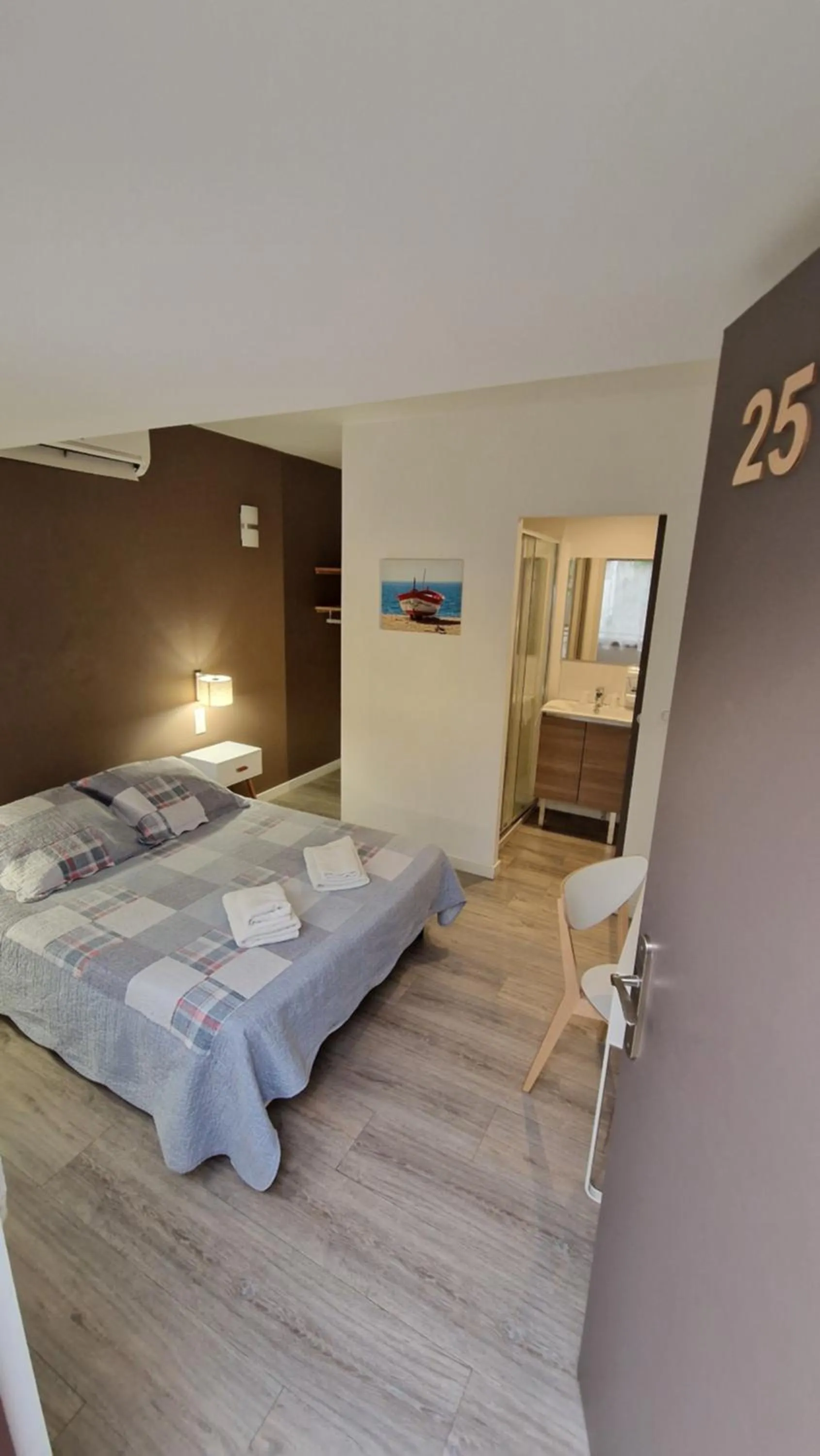 Bed in Hôtel Au Valéry