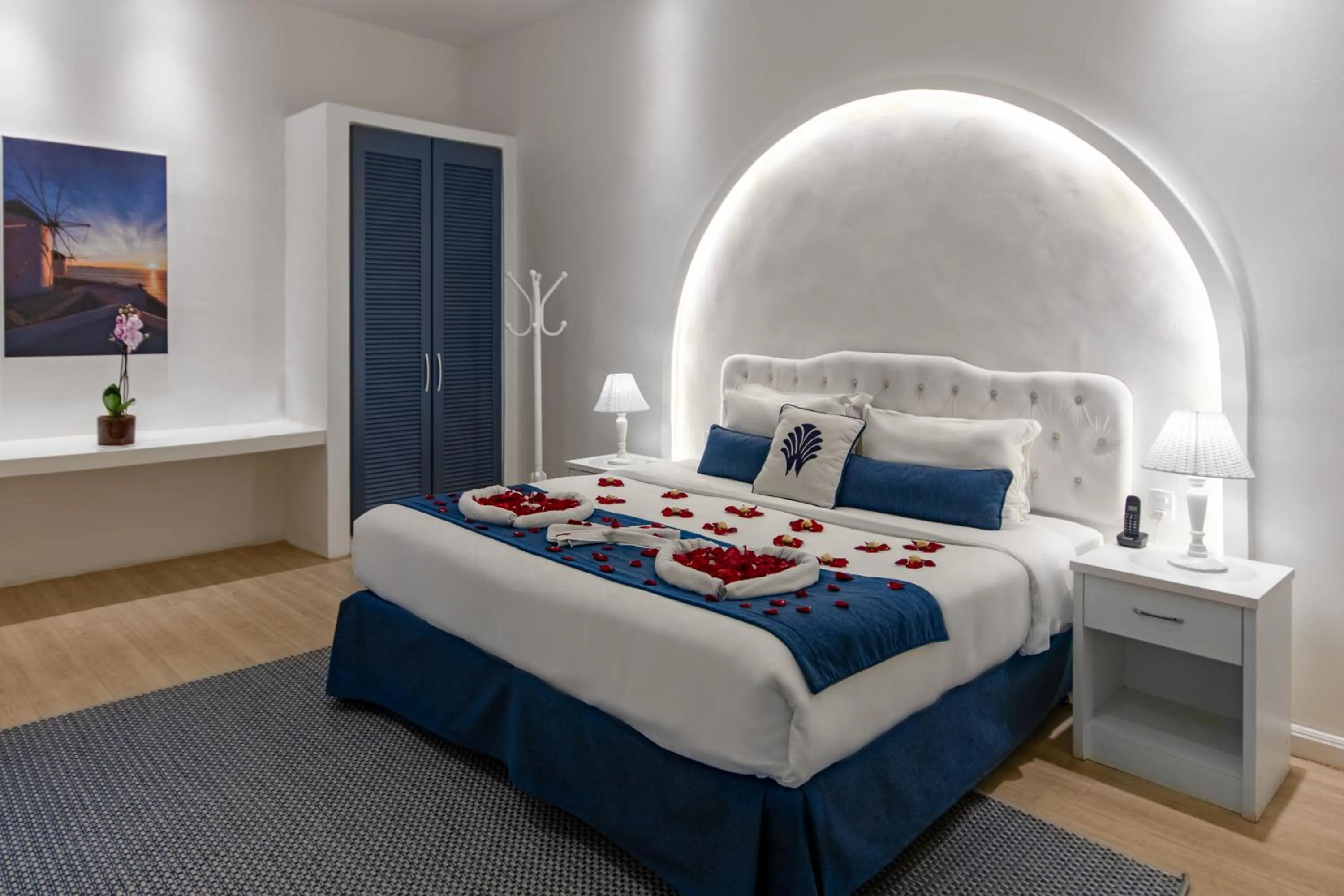 Bedroom, Bed in Greco Hotel