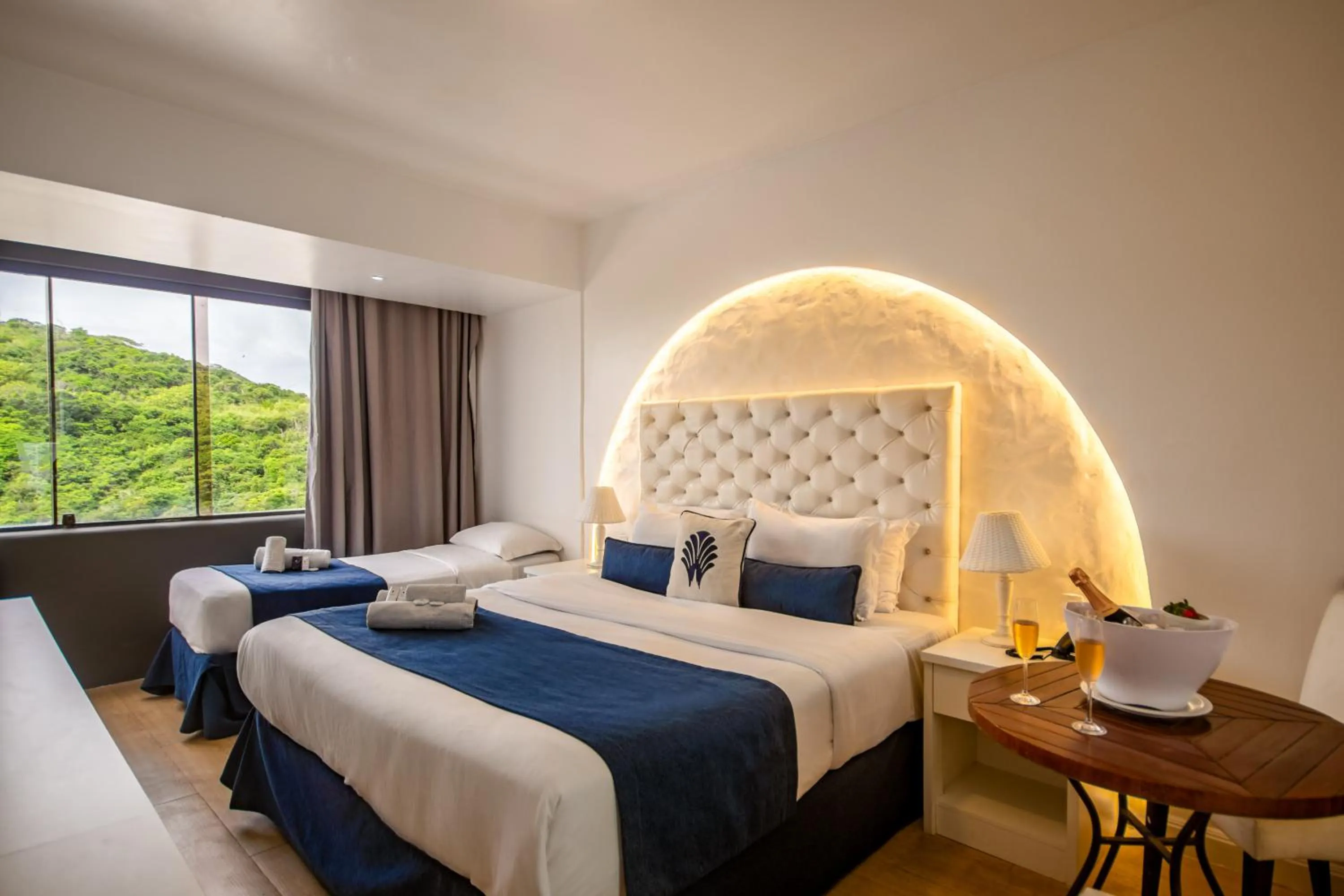 Bedroom, Bed in Greco Hotel