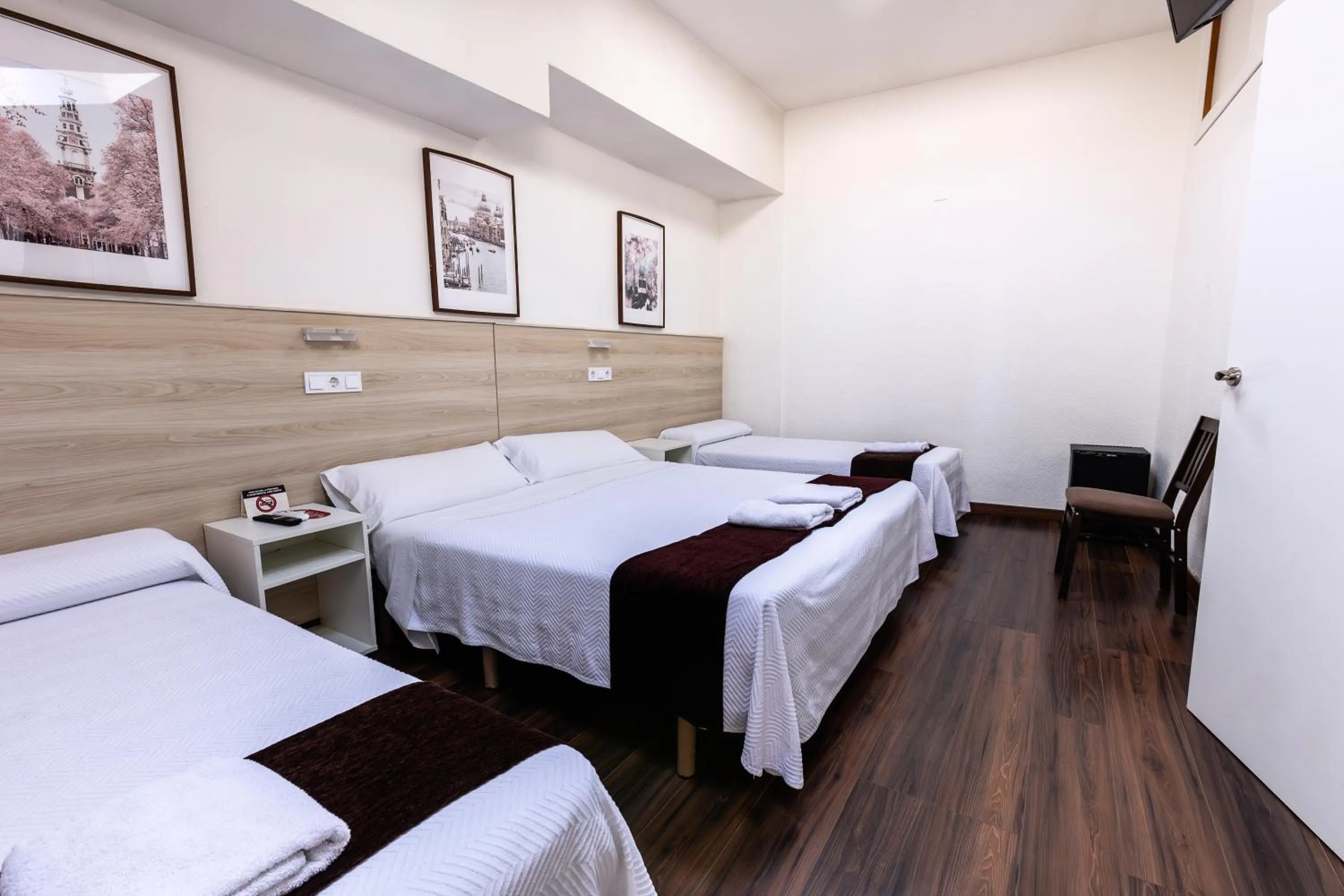 Photo of the whole room, Bed in Hostal Gran Vía