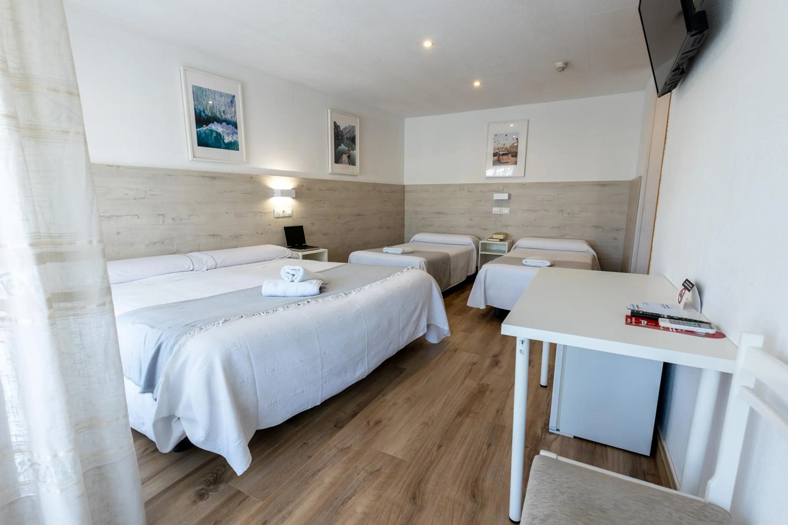 Bed in Hostal Gran Vía