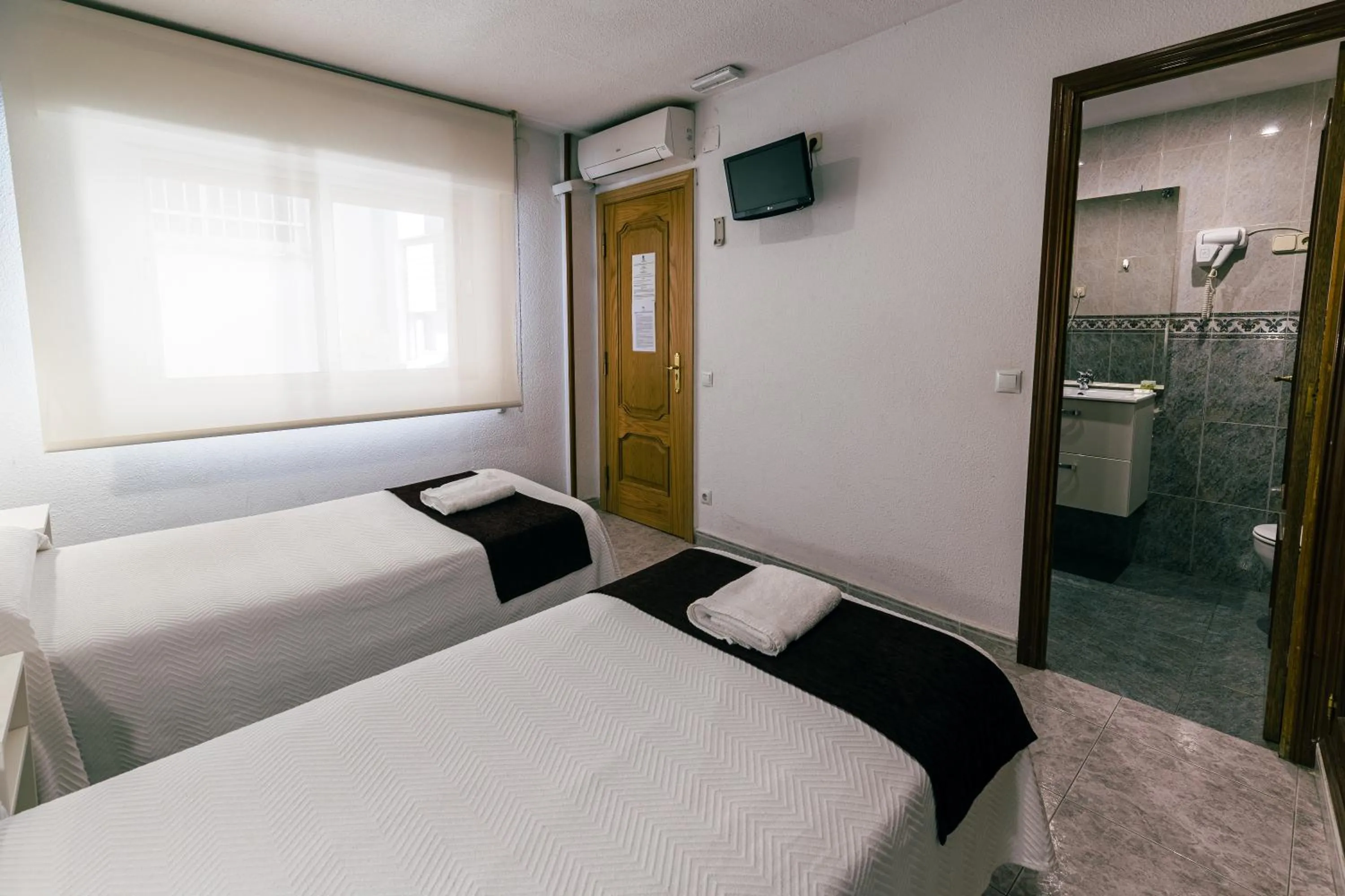 Bed in Hostal Gran Vía