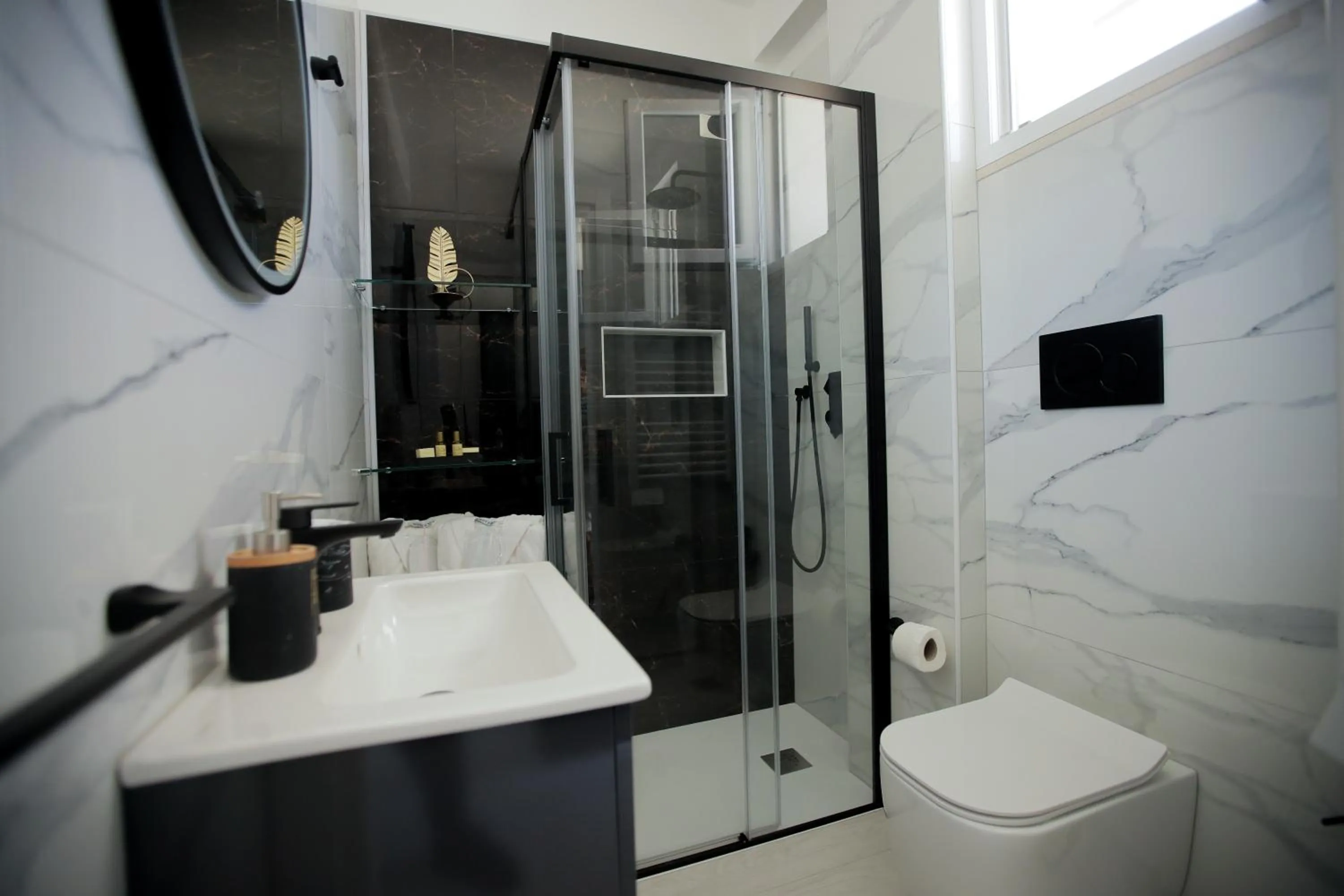 Shower in B&B Il FIORONE