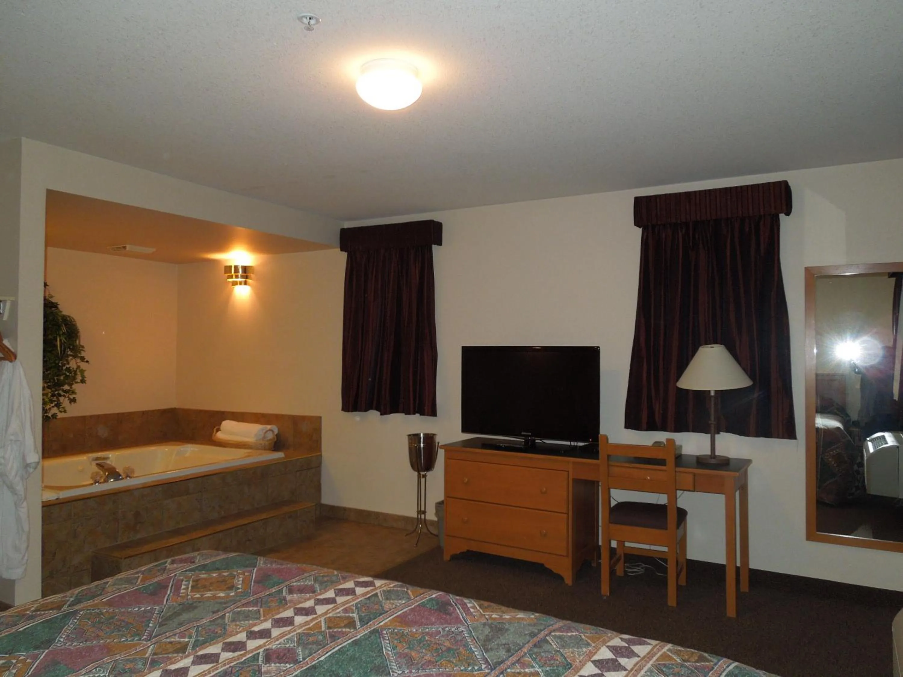 TV and multimedia in Walking Eagle Inn & Lodge