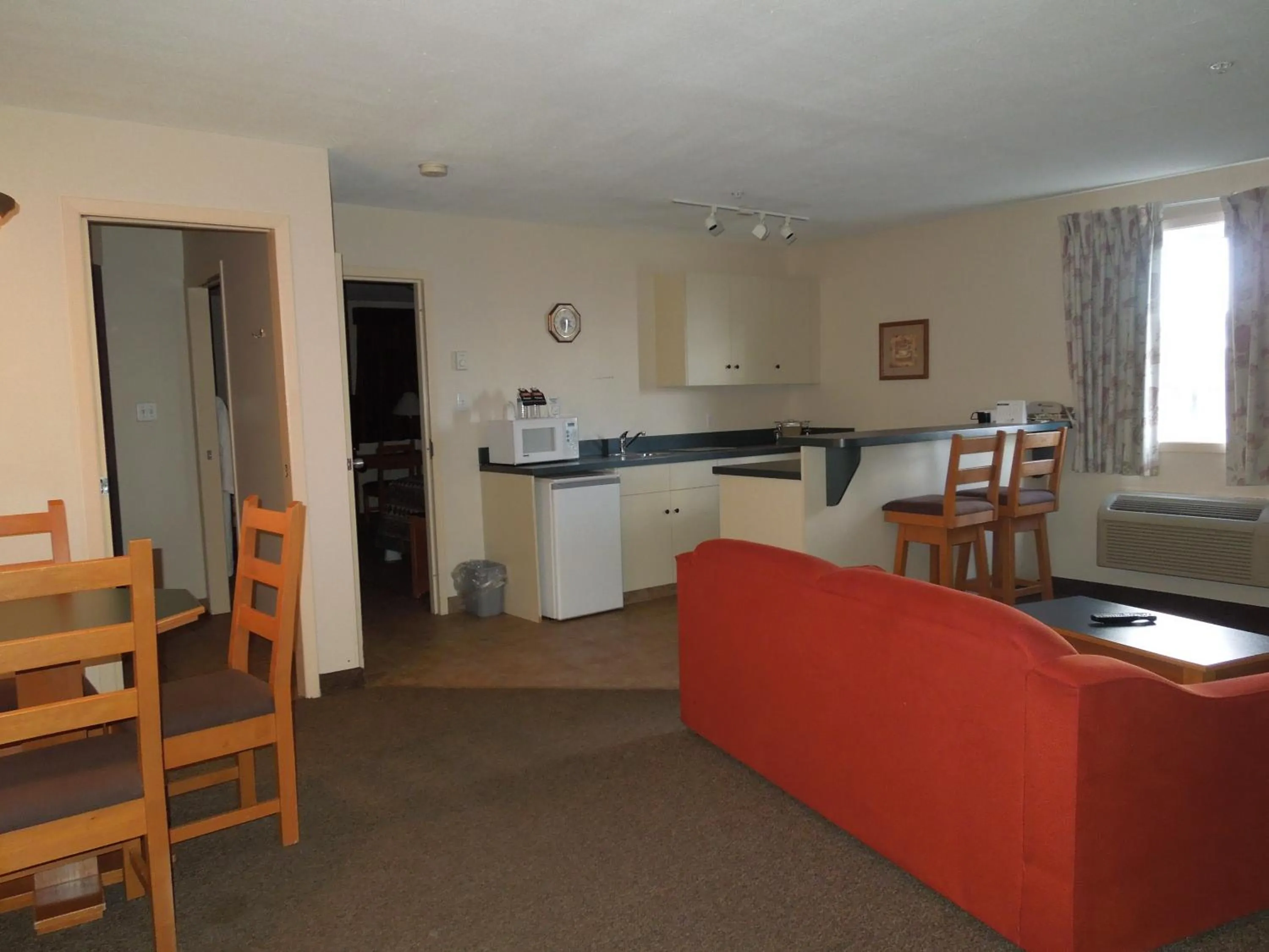 Photo of the whole room in Walking Eagle Inn & Lodge