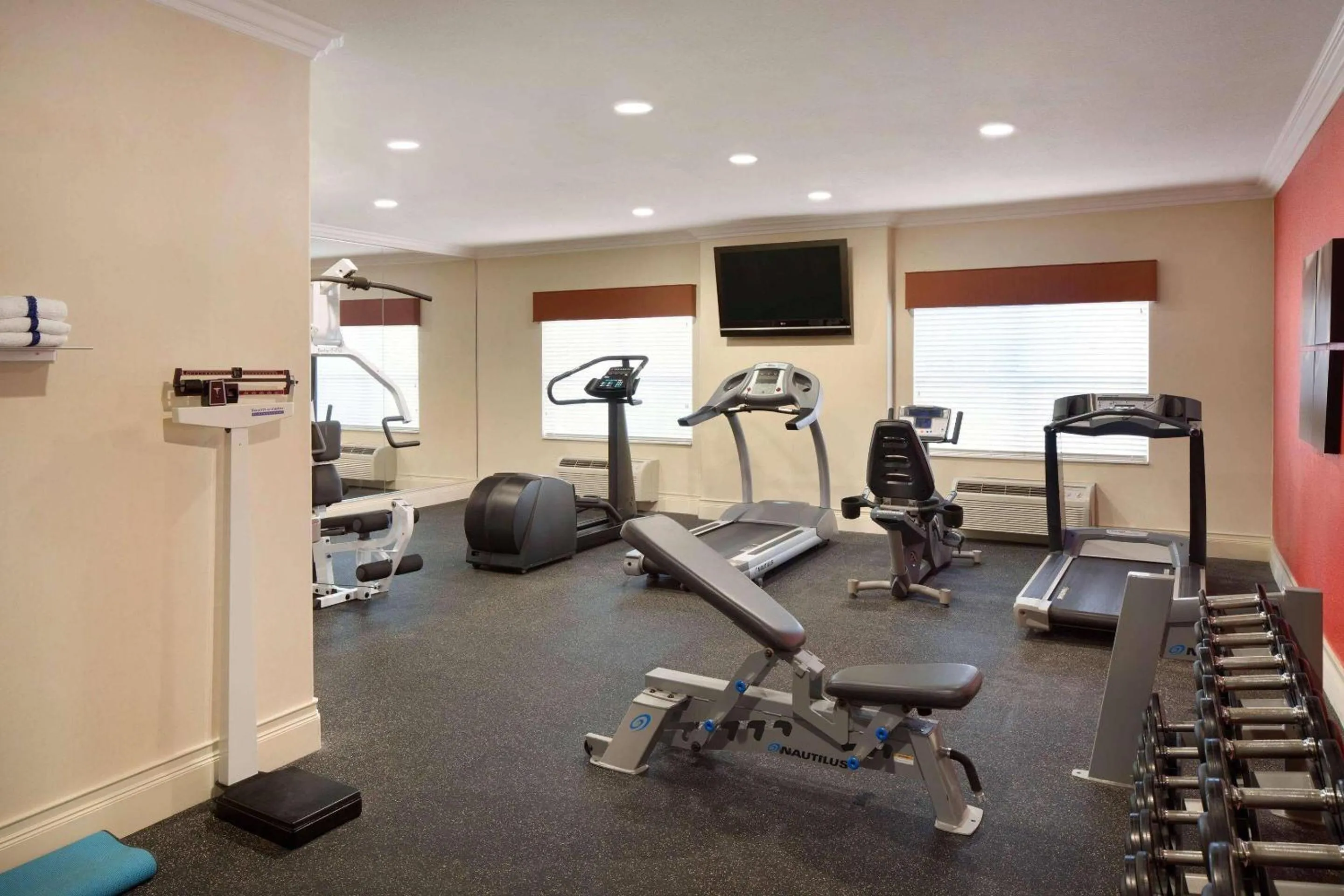 Fitness centre/facilities in Country Inn & Suites by Radisson, Champaign North, IL