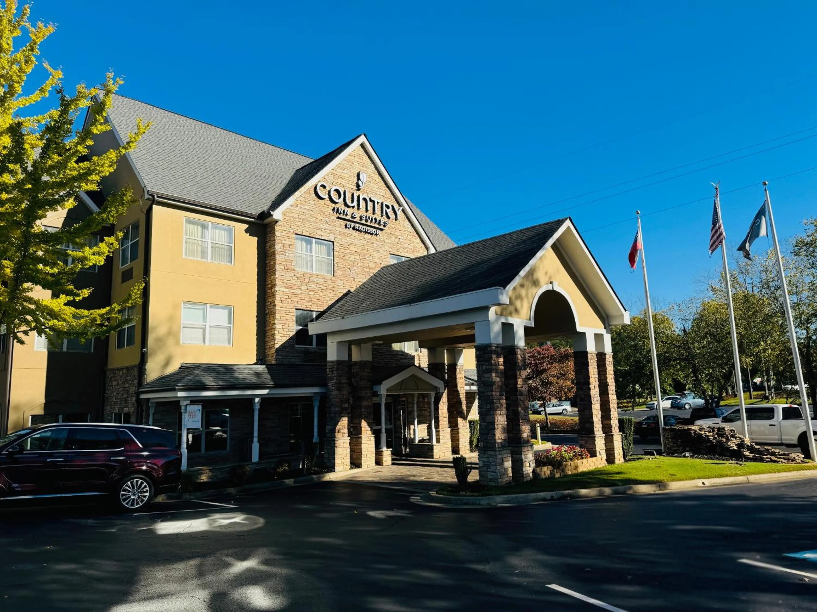 Property building in Country Inn & Suites by Radisson, Lawrenceville, GA