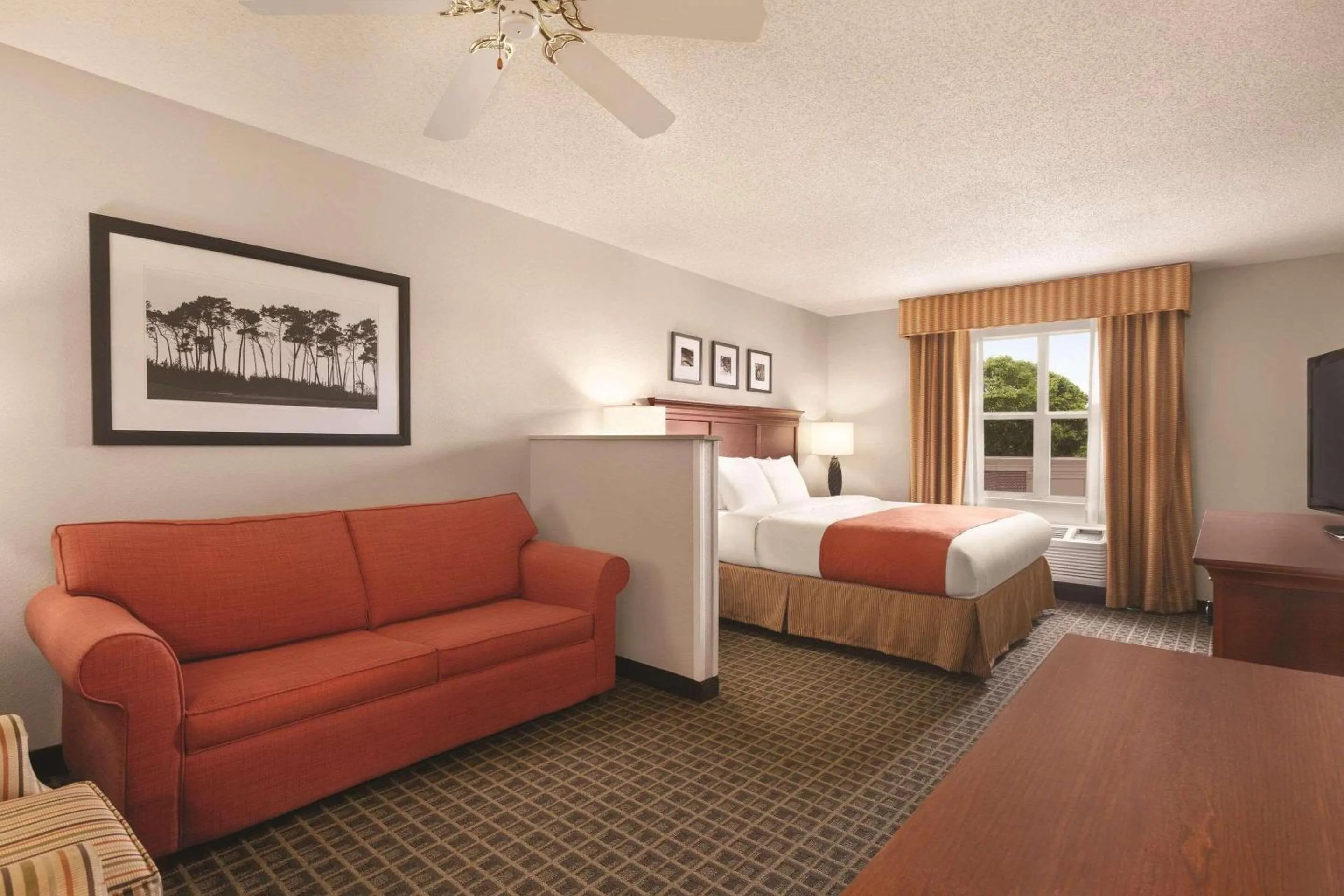 Bedroom, Bed in Country Inn & Suites by Radisson, Lawrenceville, GA