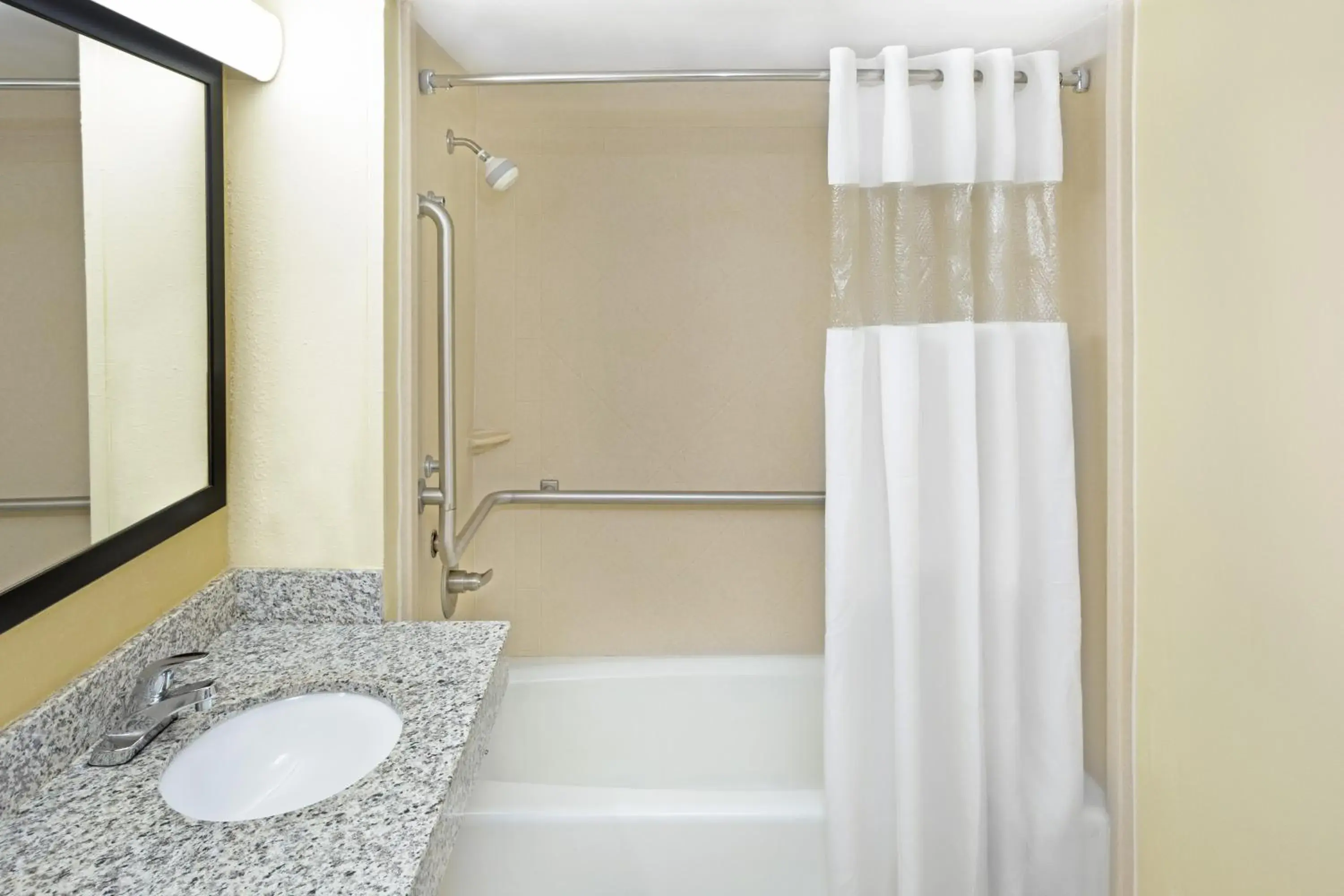 Standard King Room - Smoking in Days Inn by Wyndham Columbus-North Fort Moore Standard King Room - Smoking in Days Inn by Wyndham Columbus-North Fort Moore