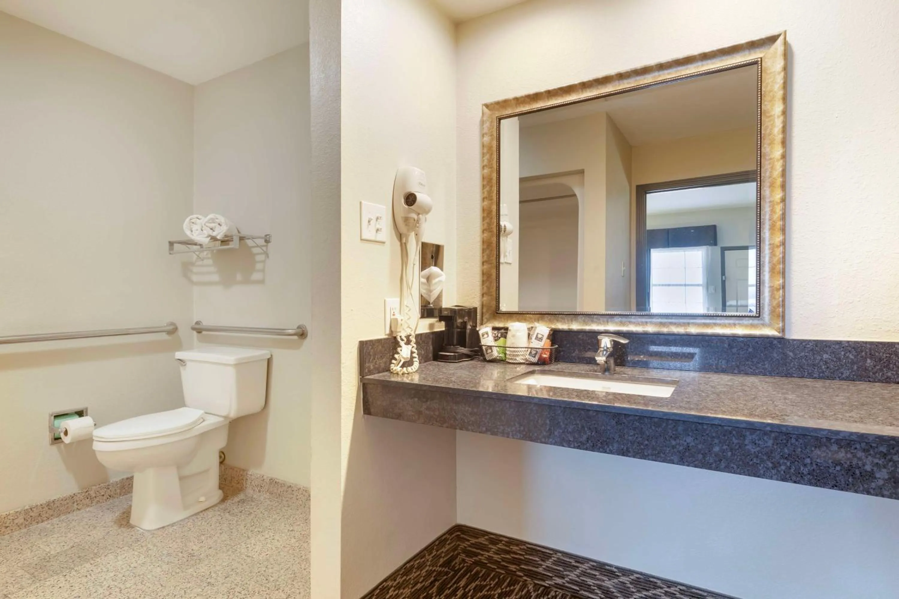 Bathroom in Best Western West Monroe Inn