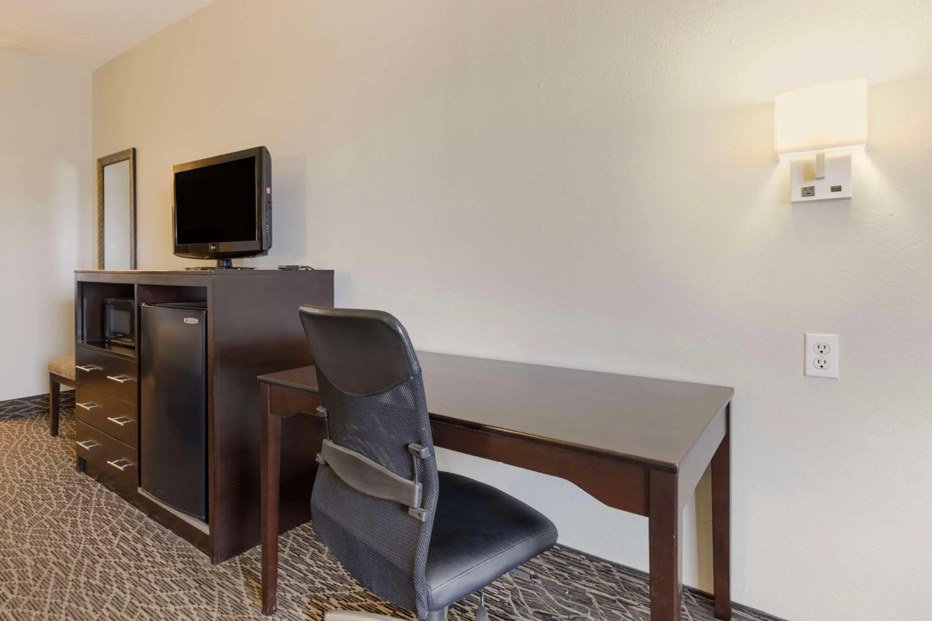 Bedroom in Best Western West Monroe Inn