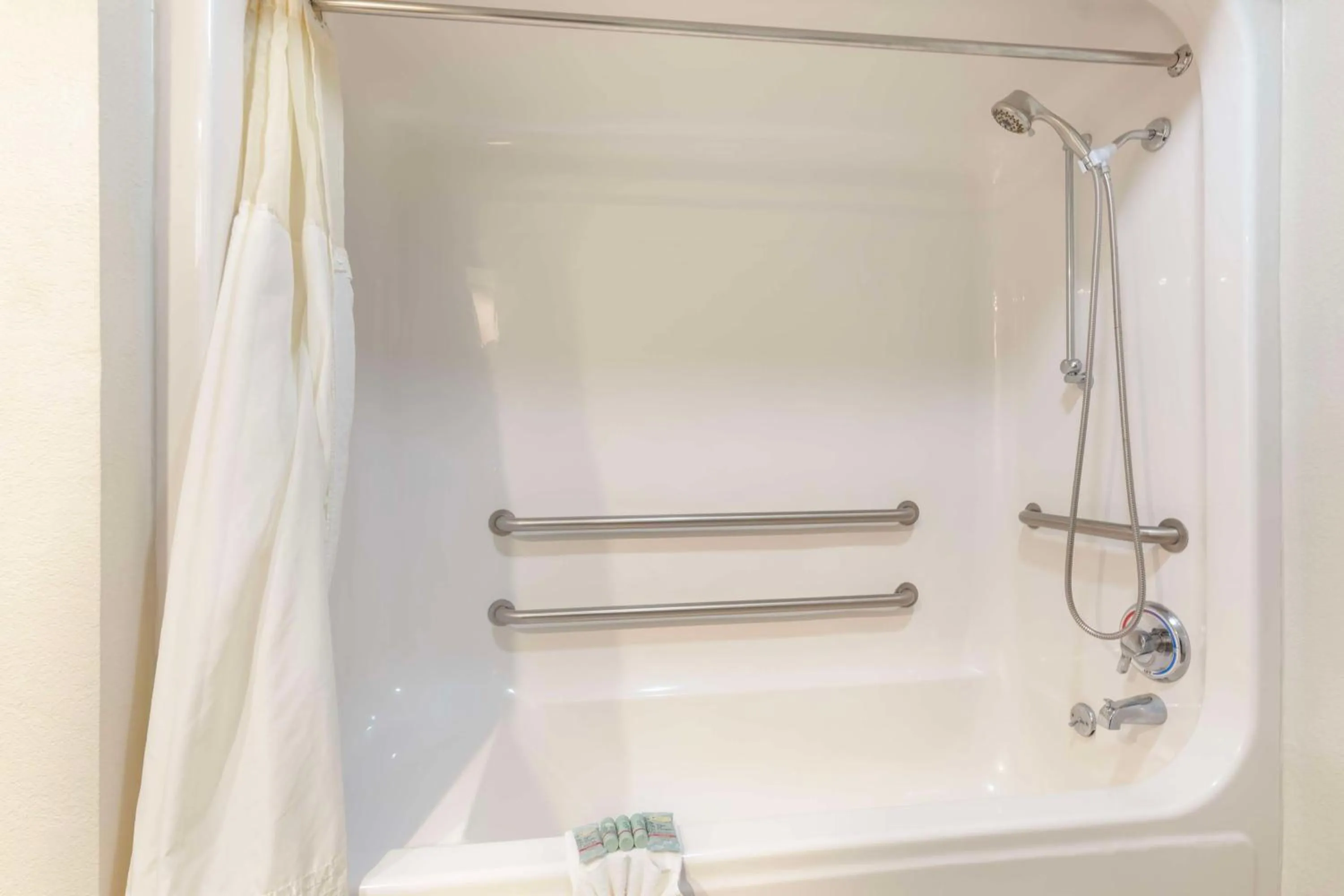 Bathroom in Best Western West Monroe Inn