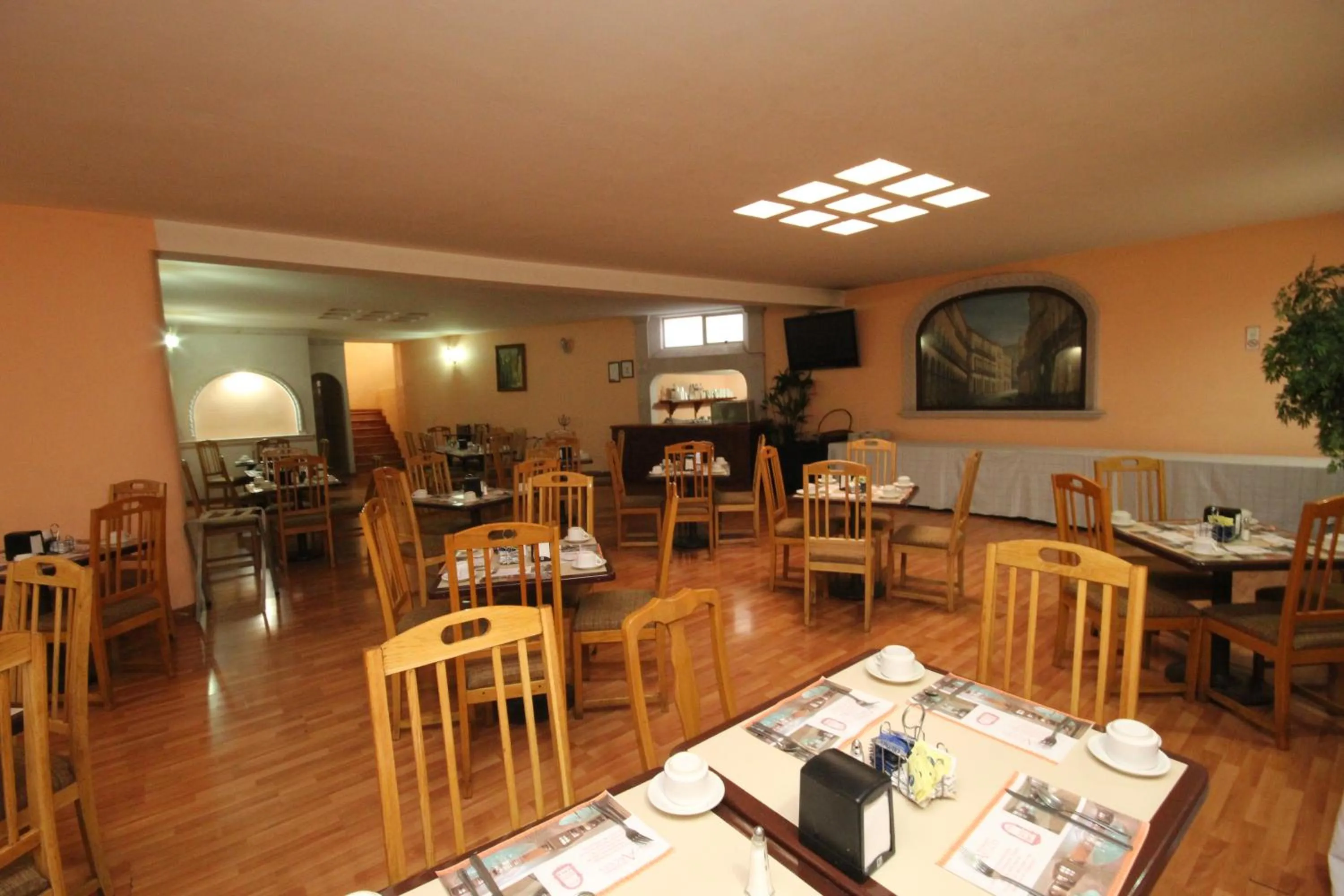 Restaurant/places to eat in Meson de la Merced