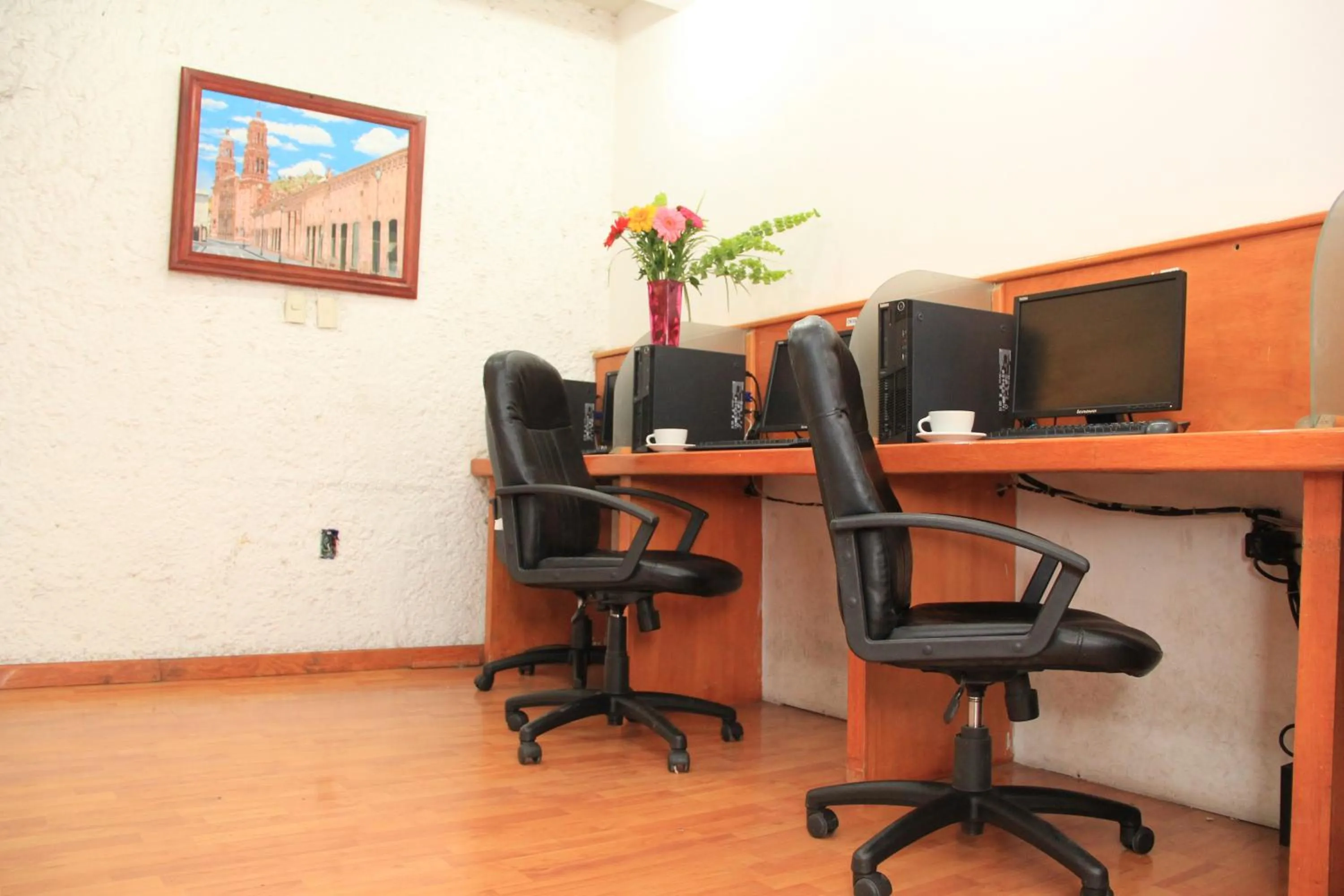 Business facilities in Meson de la Merced