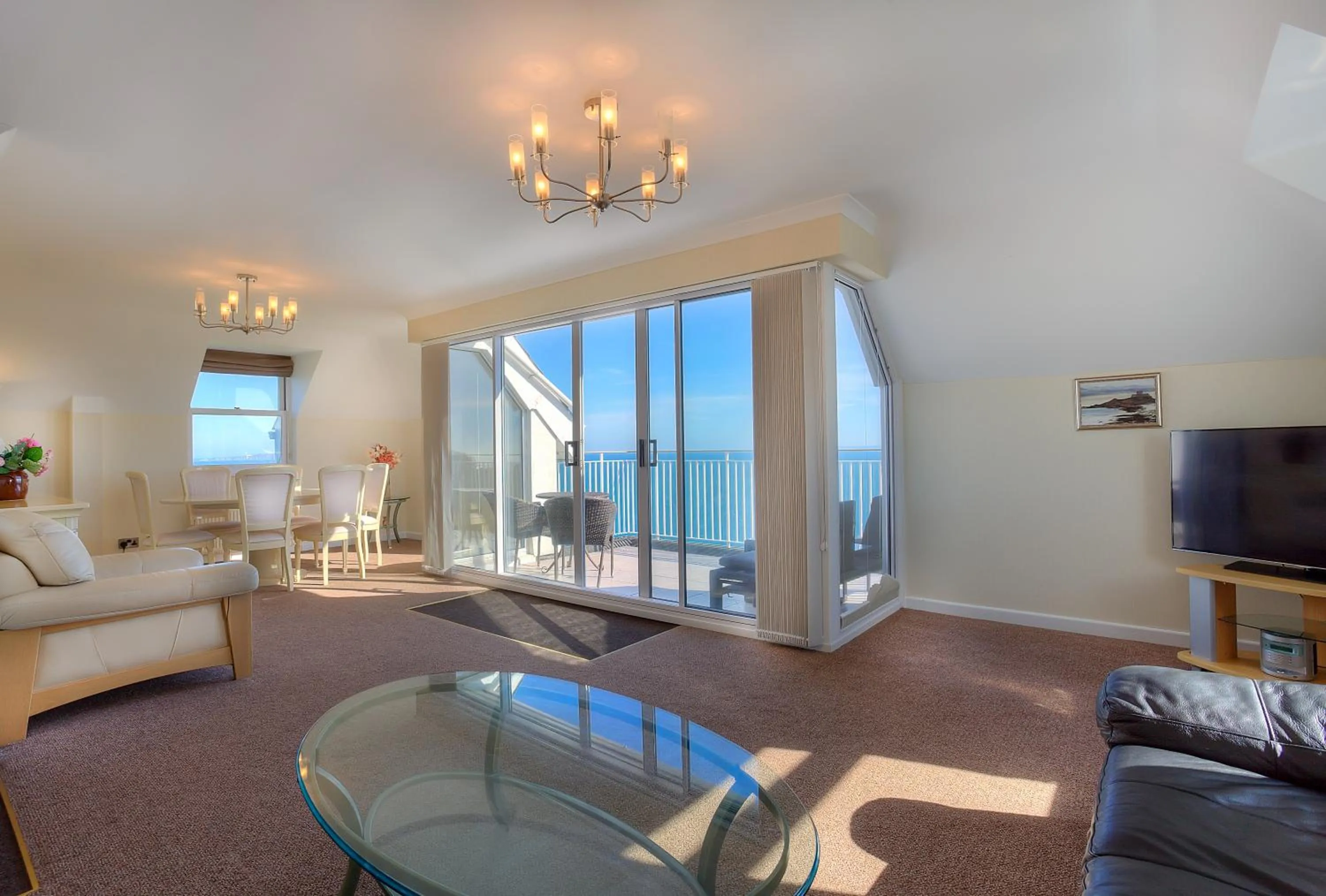 Photo of the whole room in Hotel Jerbourg