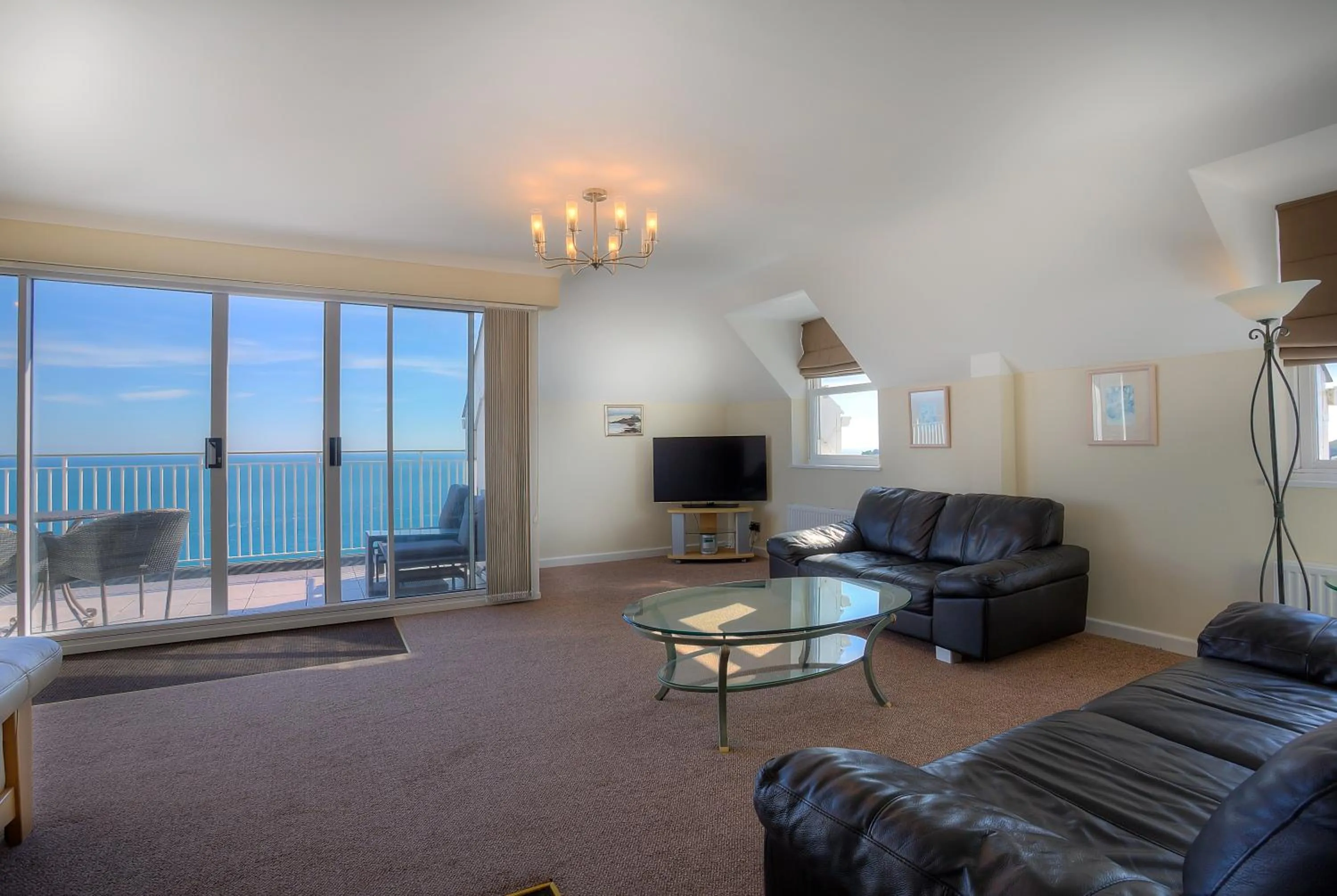 Photo of the whole room in Hotel Jerbourg