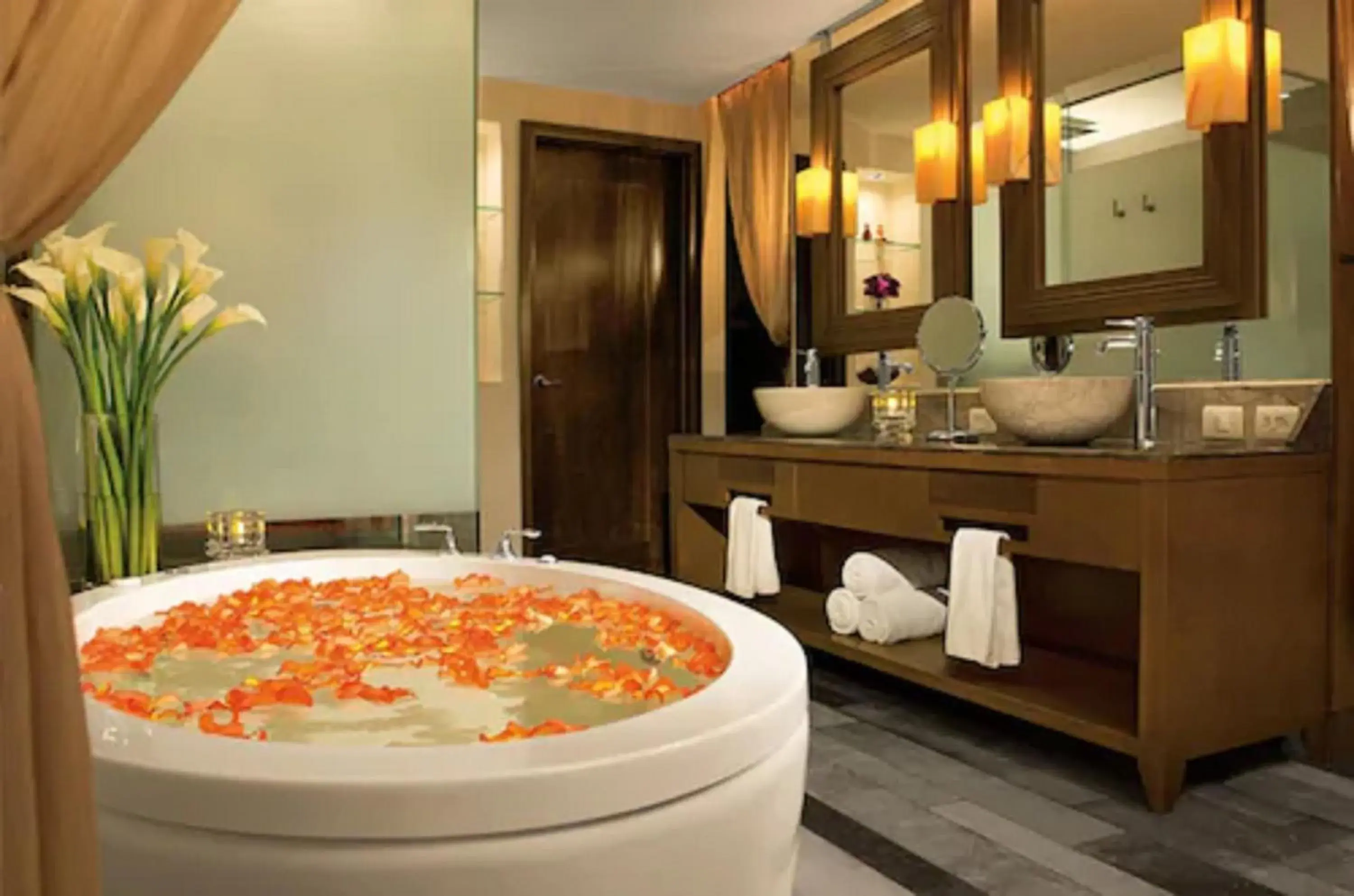 Preferred Club Junior Suite Swimout - single occupancy in Secrets Vallarta Bay Resort & SPA - Adults Only Preferred Club Junior Suite Swimout - single occupancy in Secrets Vallarta Bay Resort & SPA - Adults Only