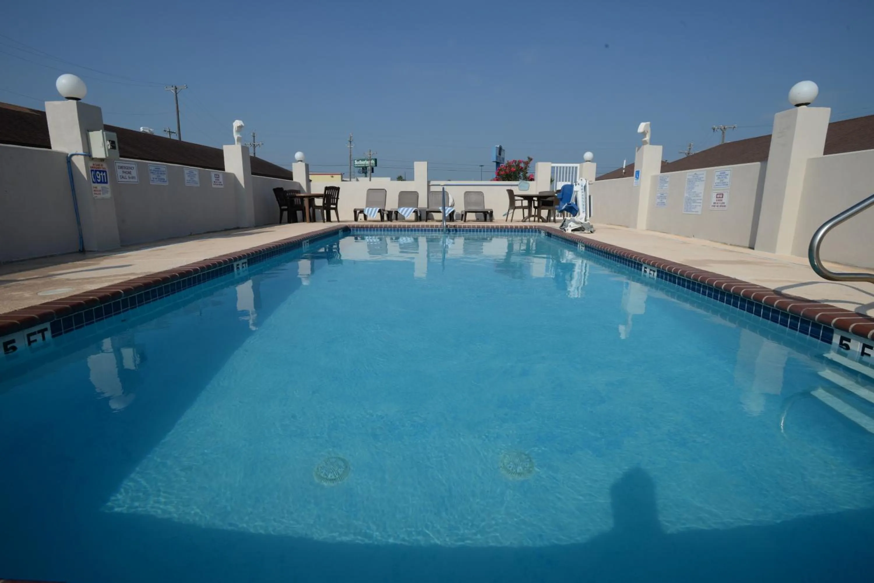 Swimming pool in Port Isla Inn