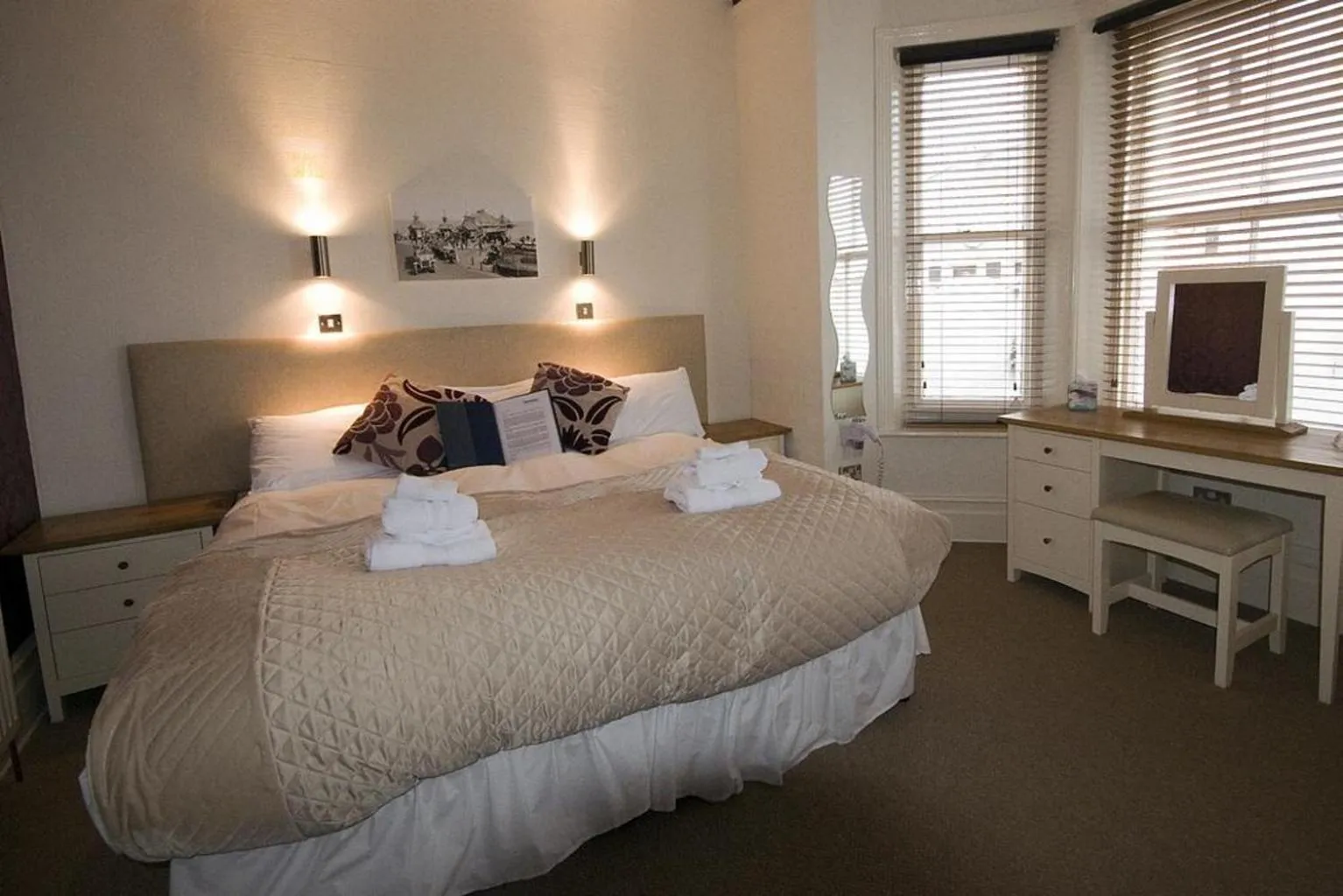 Bedroom, Bed in The Mowbray