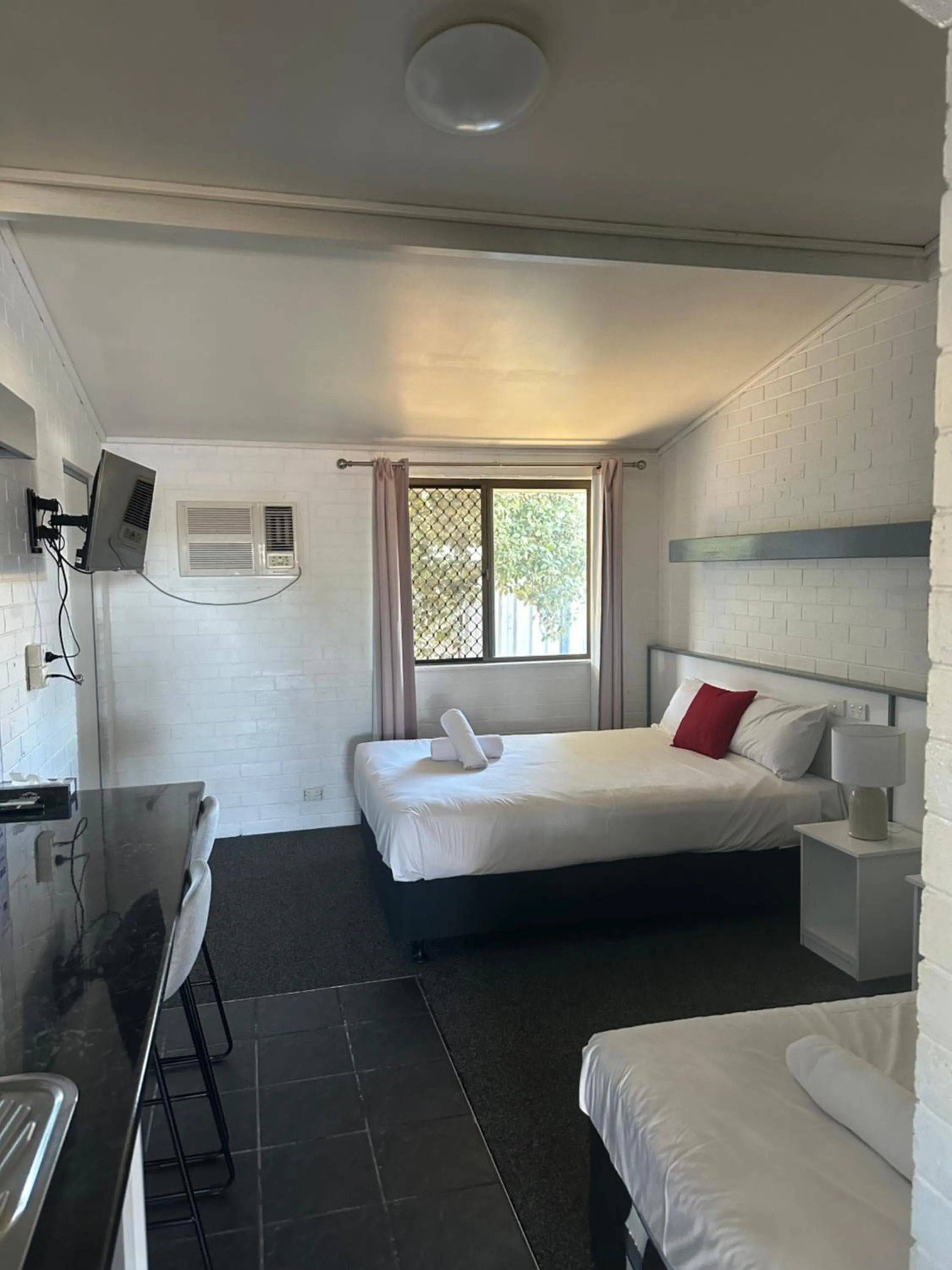 Bed in Allan Cunningham Motel