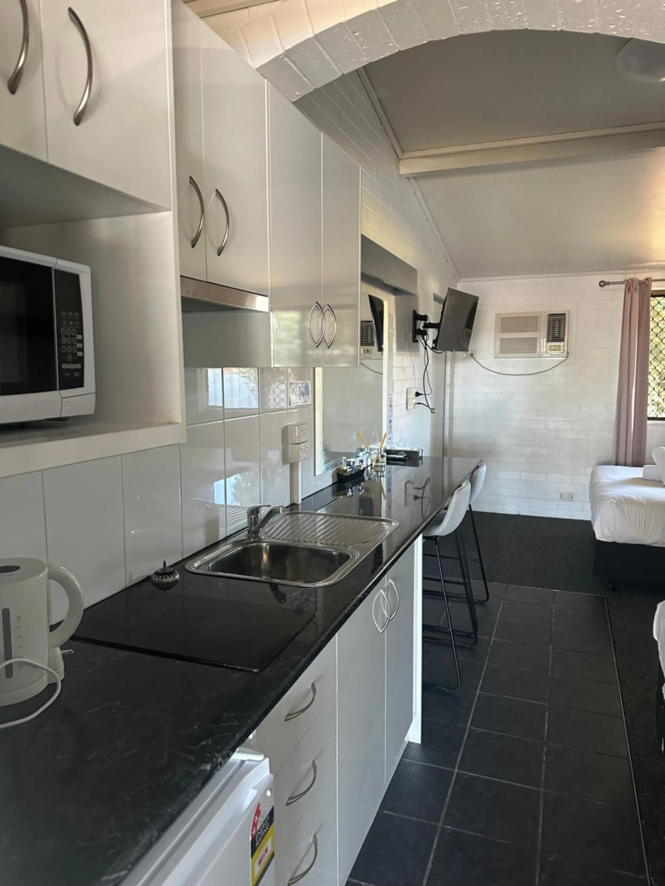 Allan Cunningham Motel