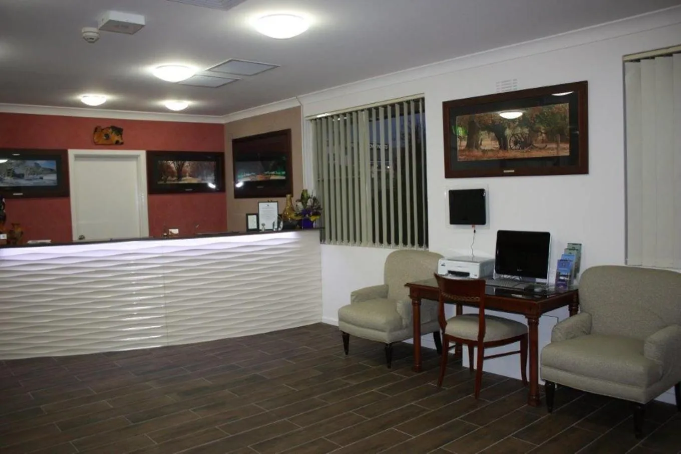 Lobby or reception in Country Plaza Motel