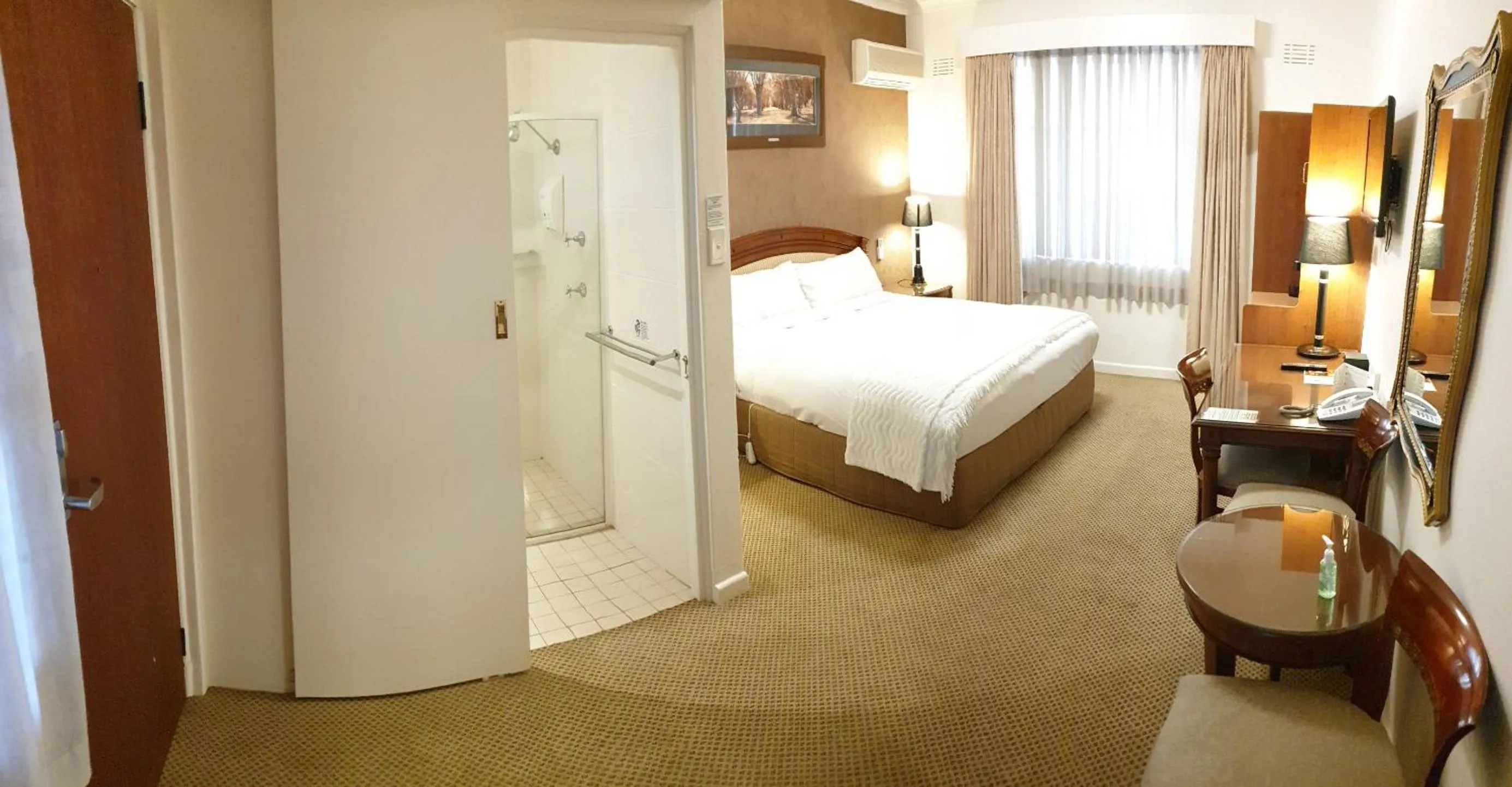 Photo of the whole room, Bed in Country Plaza Motel