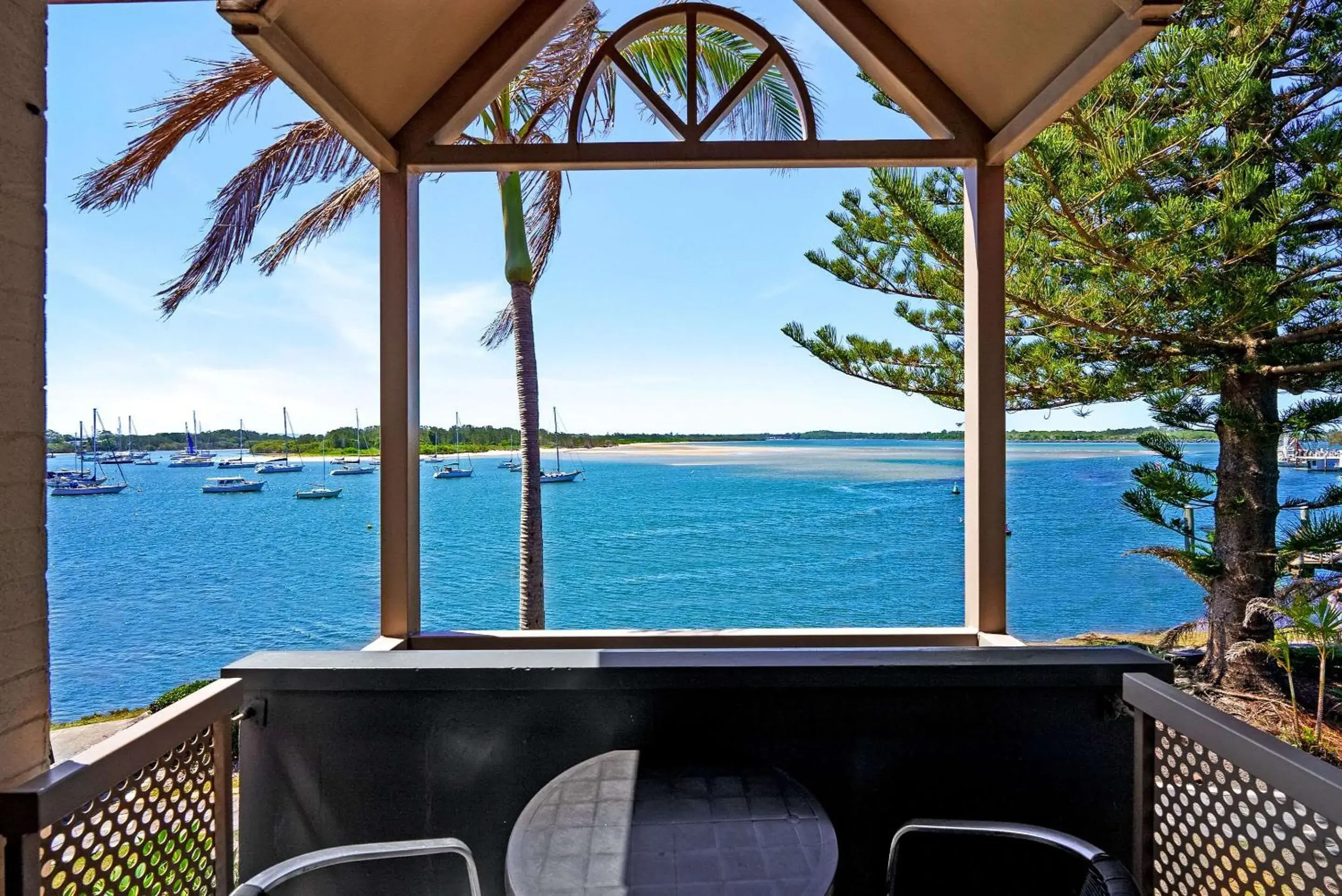 Superior King Riverview in Comfort Resort Waters Edge Superior King Riverview in Comfort Resort Waters Edge