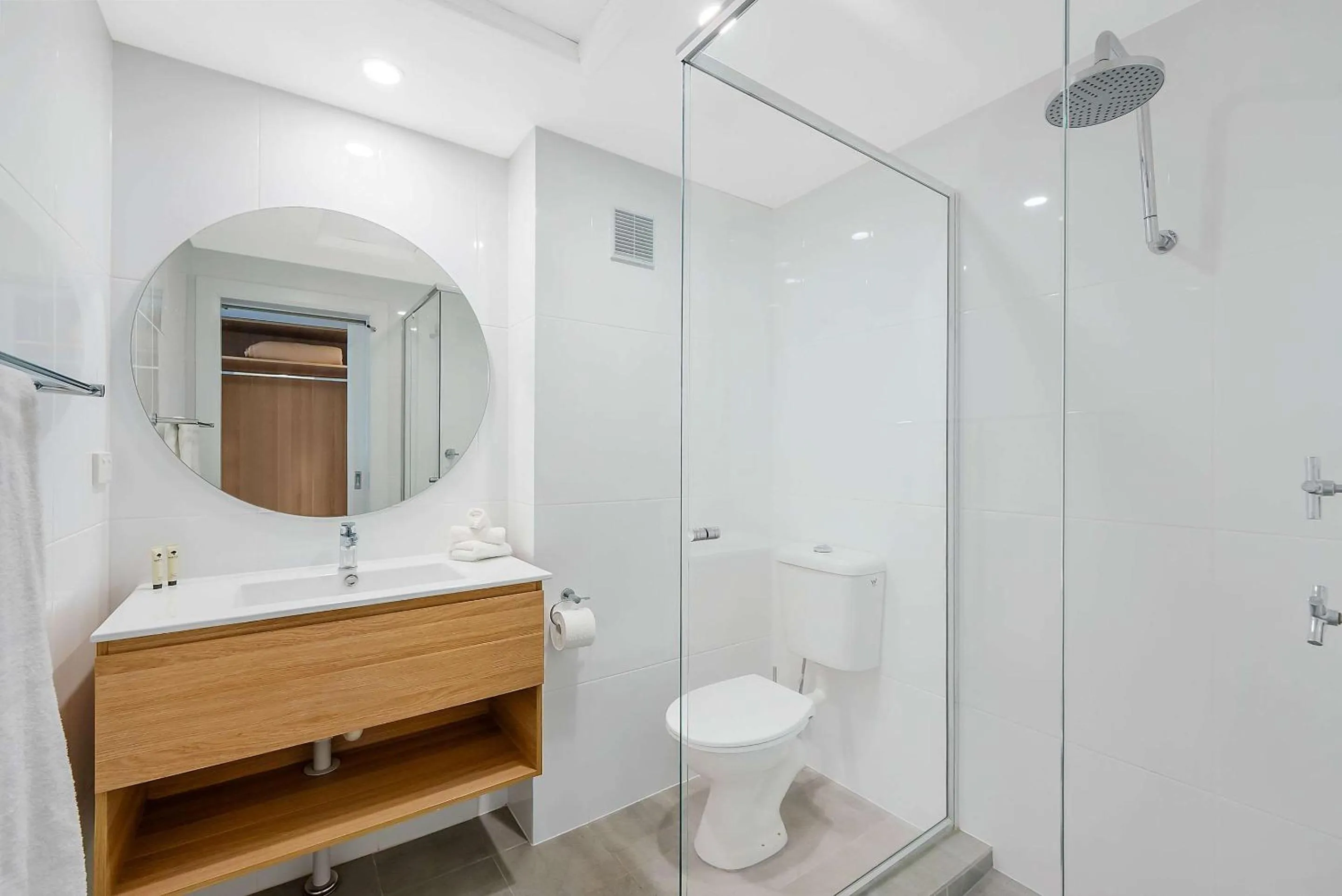 Bedroom in Comfort Resort Waters Edge