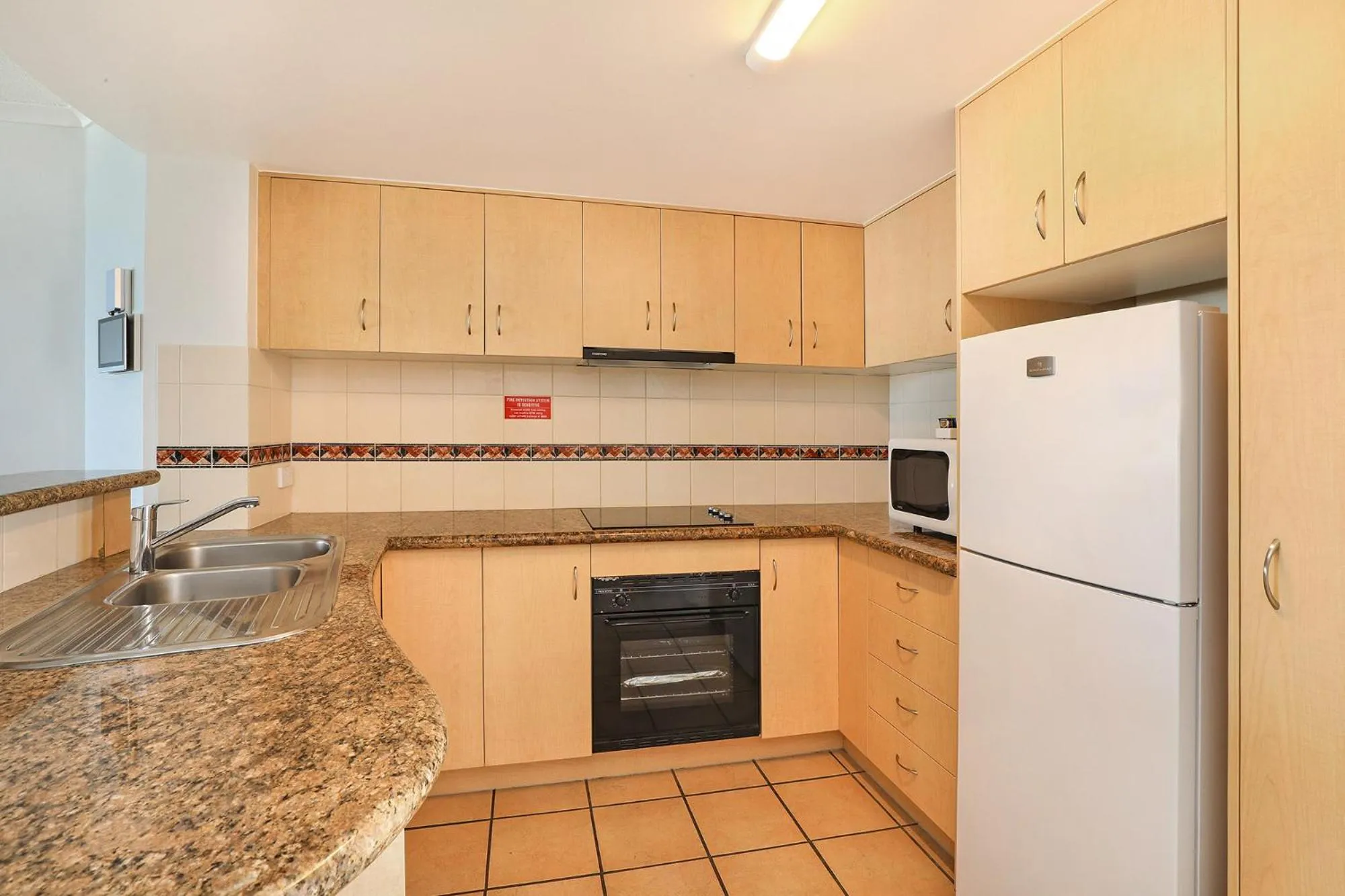 Kitchen or kitchenette in Grand Palais Boolarong Beachside Apartments