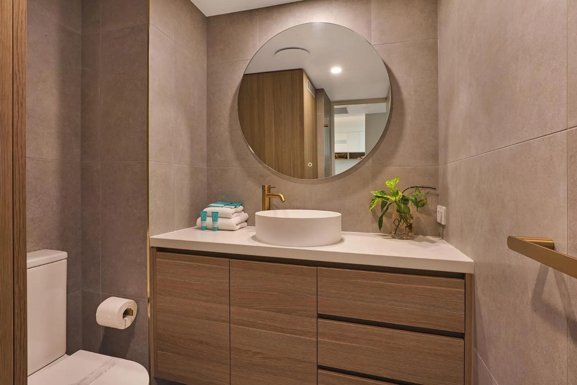 Bathroom in Grand Palais Boolarong Beachside Apartments