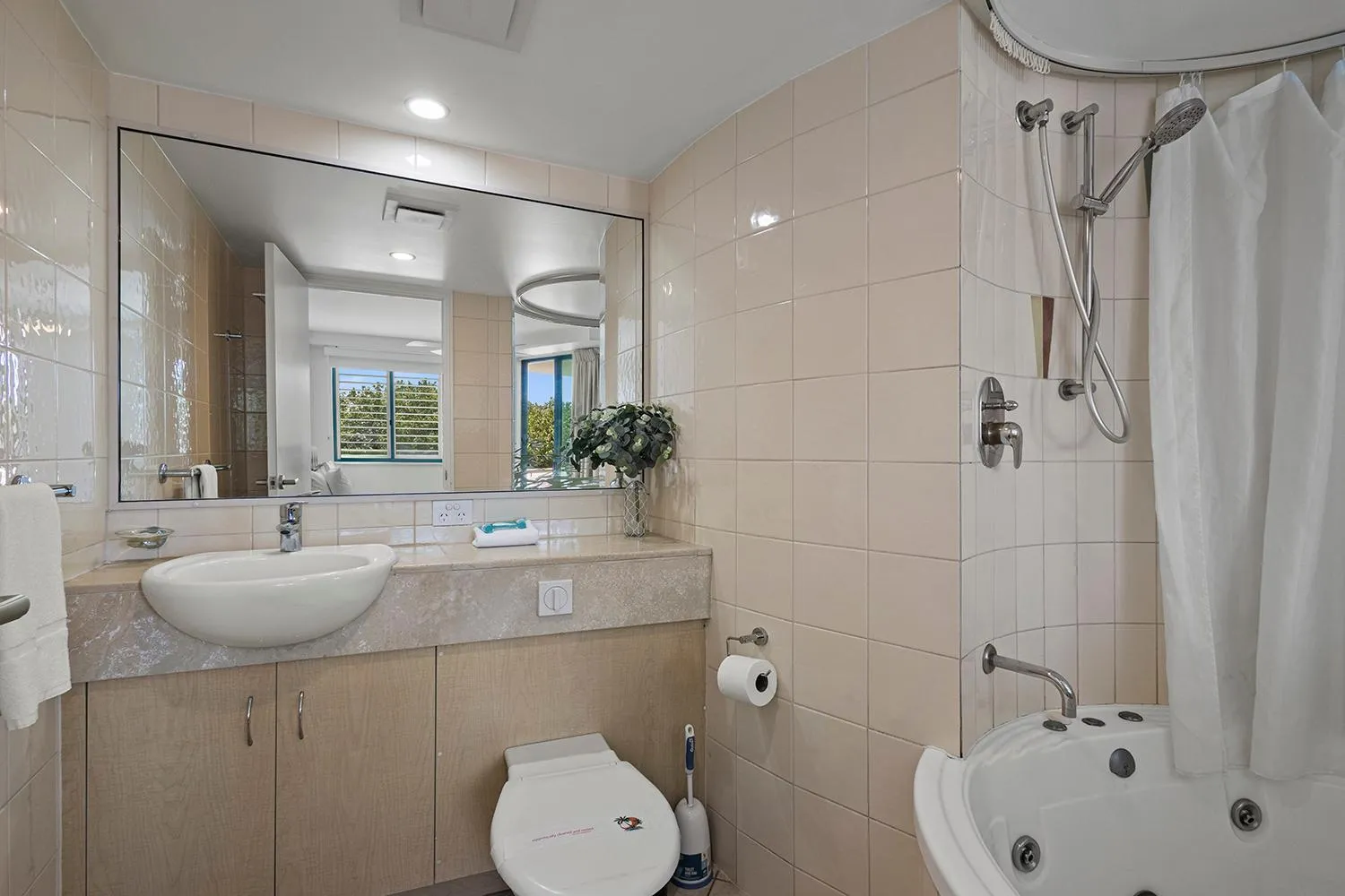 Grand Palais Boolarong Beachside Apartments