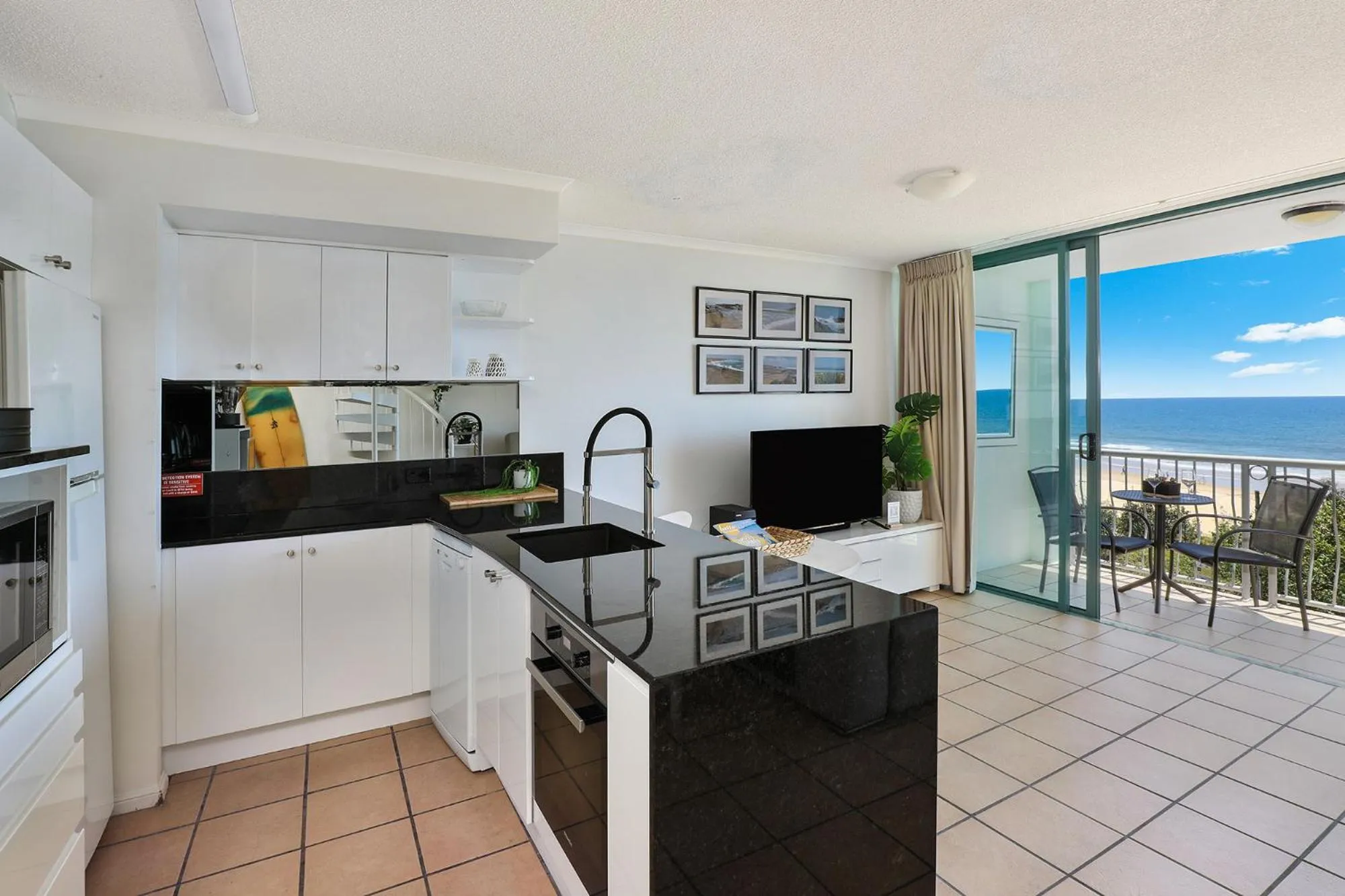Kitchen or kitchenette in Grand Palais Boolarong Beachside Apartments