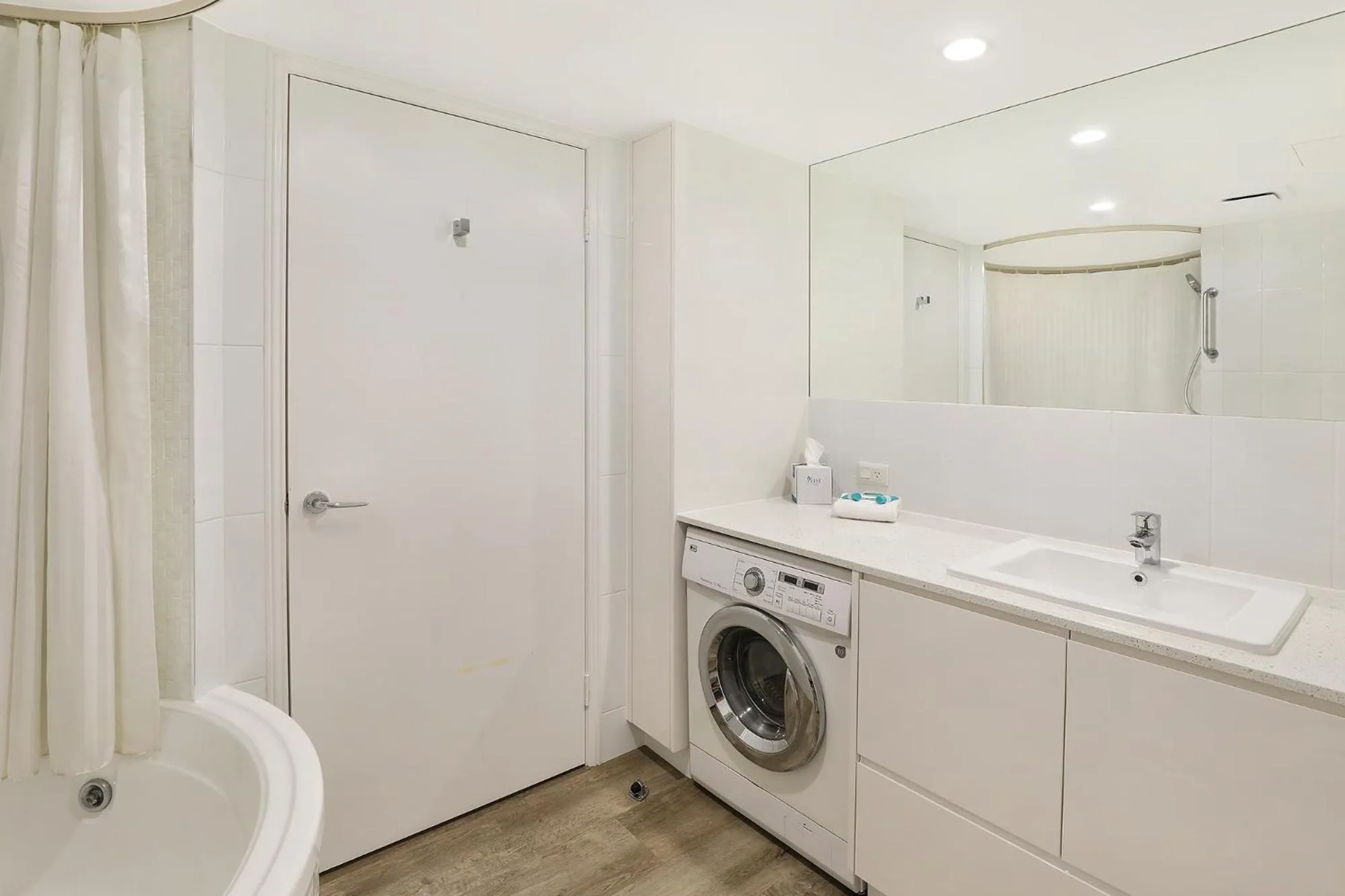 Bathroom in Grand Palais Boolarong Beachside Apartments