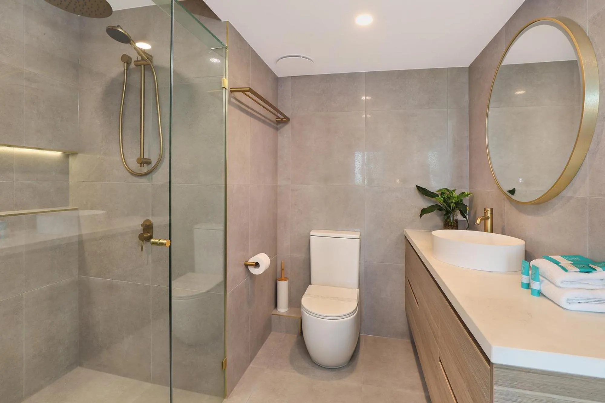 Shower in Grand Palais Boolarong Beachside Apartments