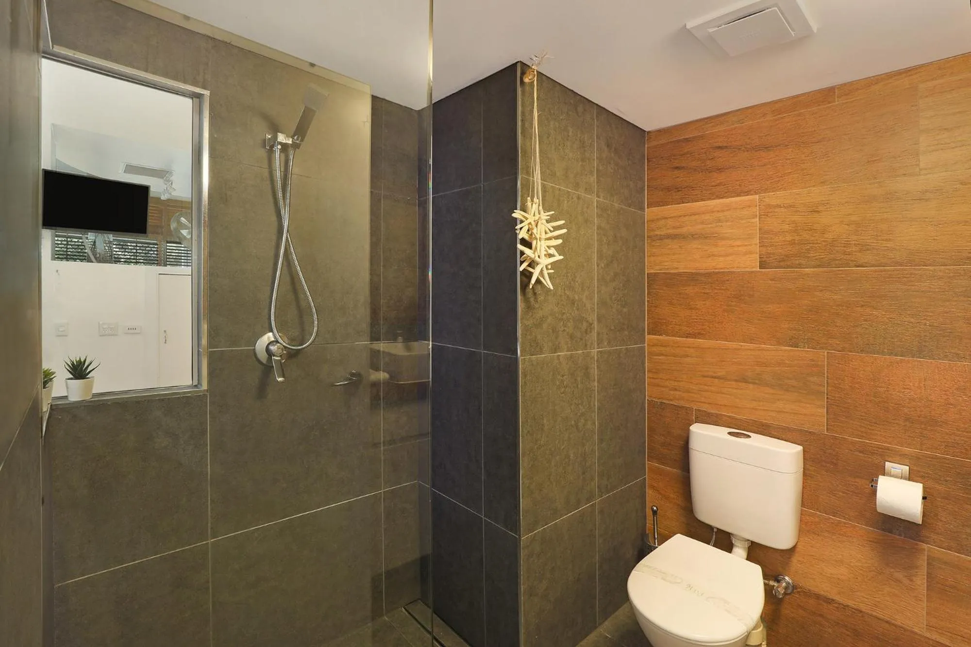 Bathroom in Grand Palais Boolarong Beachside Apartments