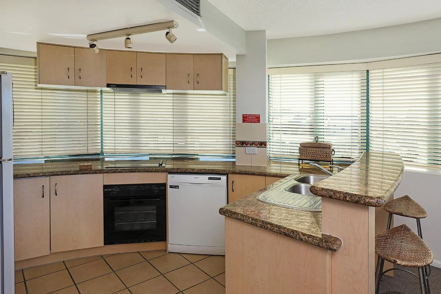 Kitchen or kitchenette in Grand Palais Boolarong Beachside Apartments