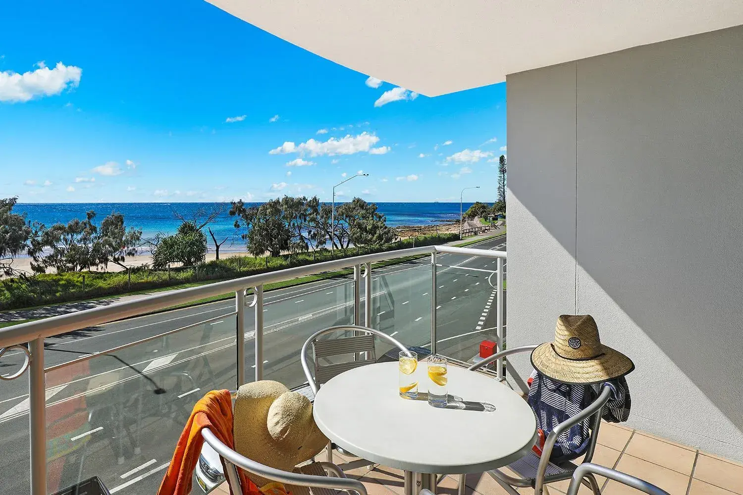 Two-Bedroom Oceanfront Apartment in Grand Palais Boolarong Beachside Apartments Two-Bedroom Oceanfront Apartment in Grand Palais Boolarong Beachside Apartments