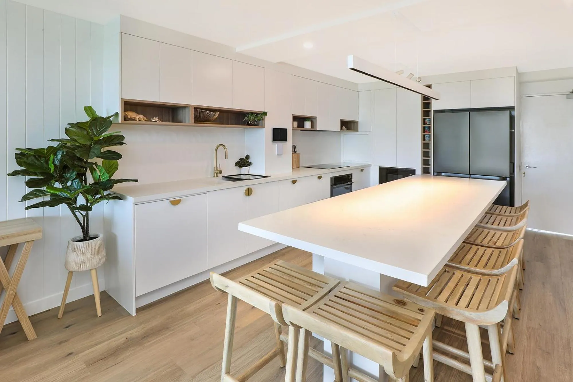 Kitchen or kitchenette in Grand Palais Boolarong Beachside Apartments