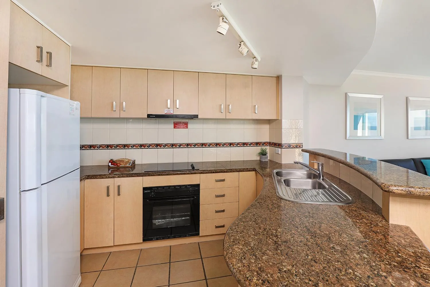 Kitchen or kitchenette in Grand Palais Boolarong Beachside Apartments