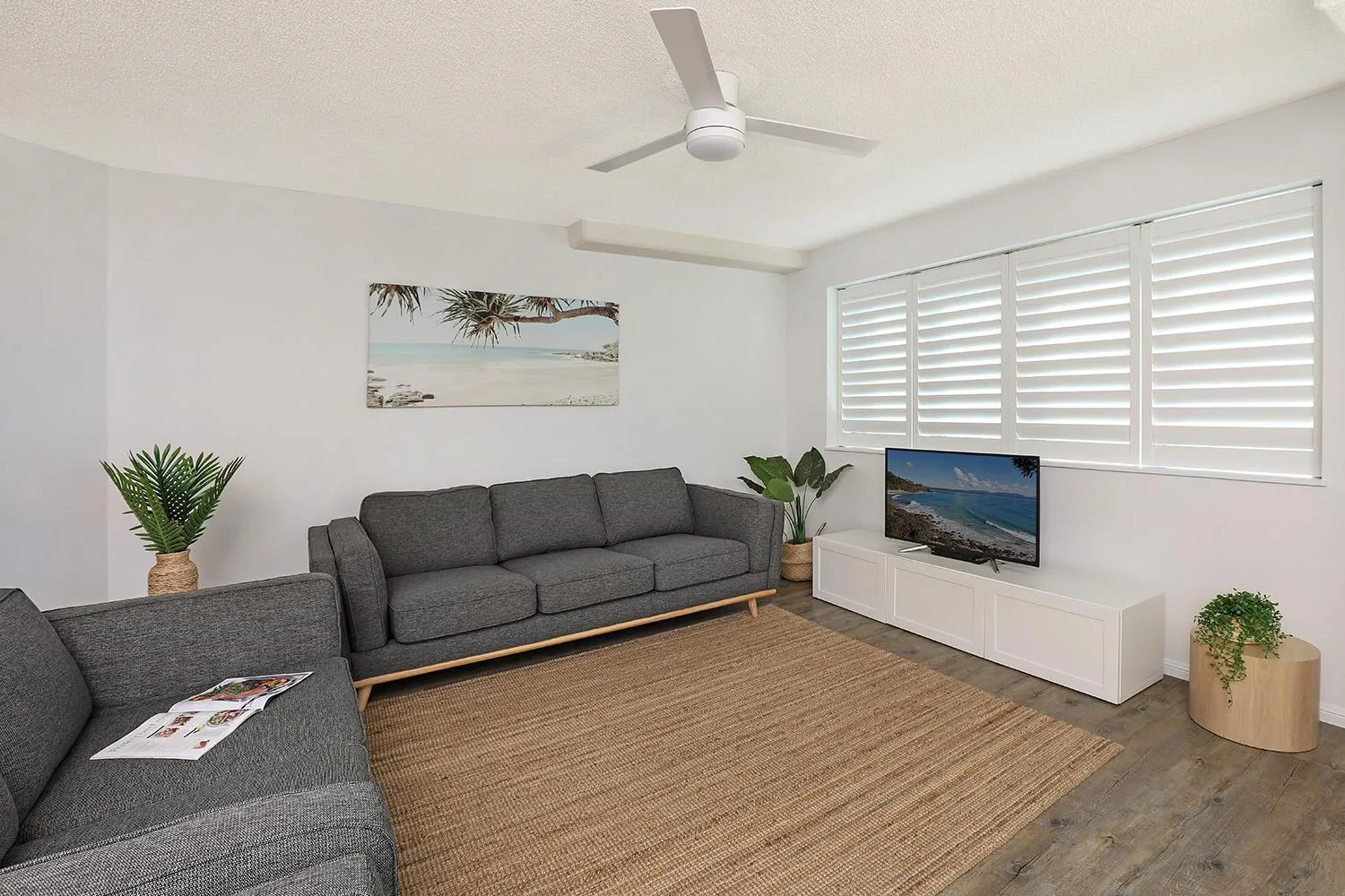 Seating area in Grand Palais Boolarong Beachside Apartments