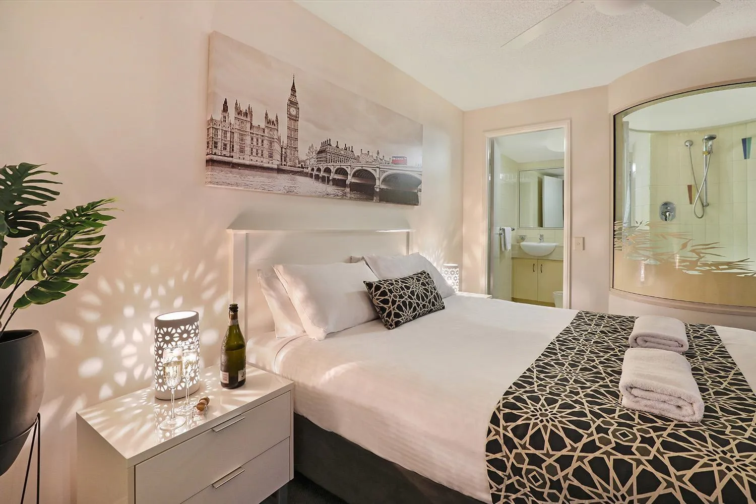 Bedroom, Bed in Grand Palais Boolarong Beachside Apartments