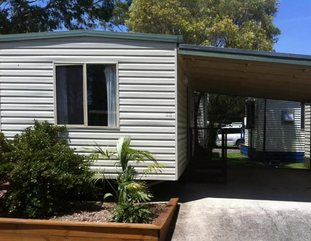 Property building in Edgewater Holiday Park
