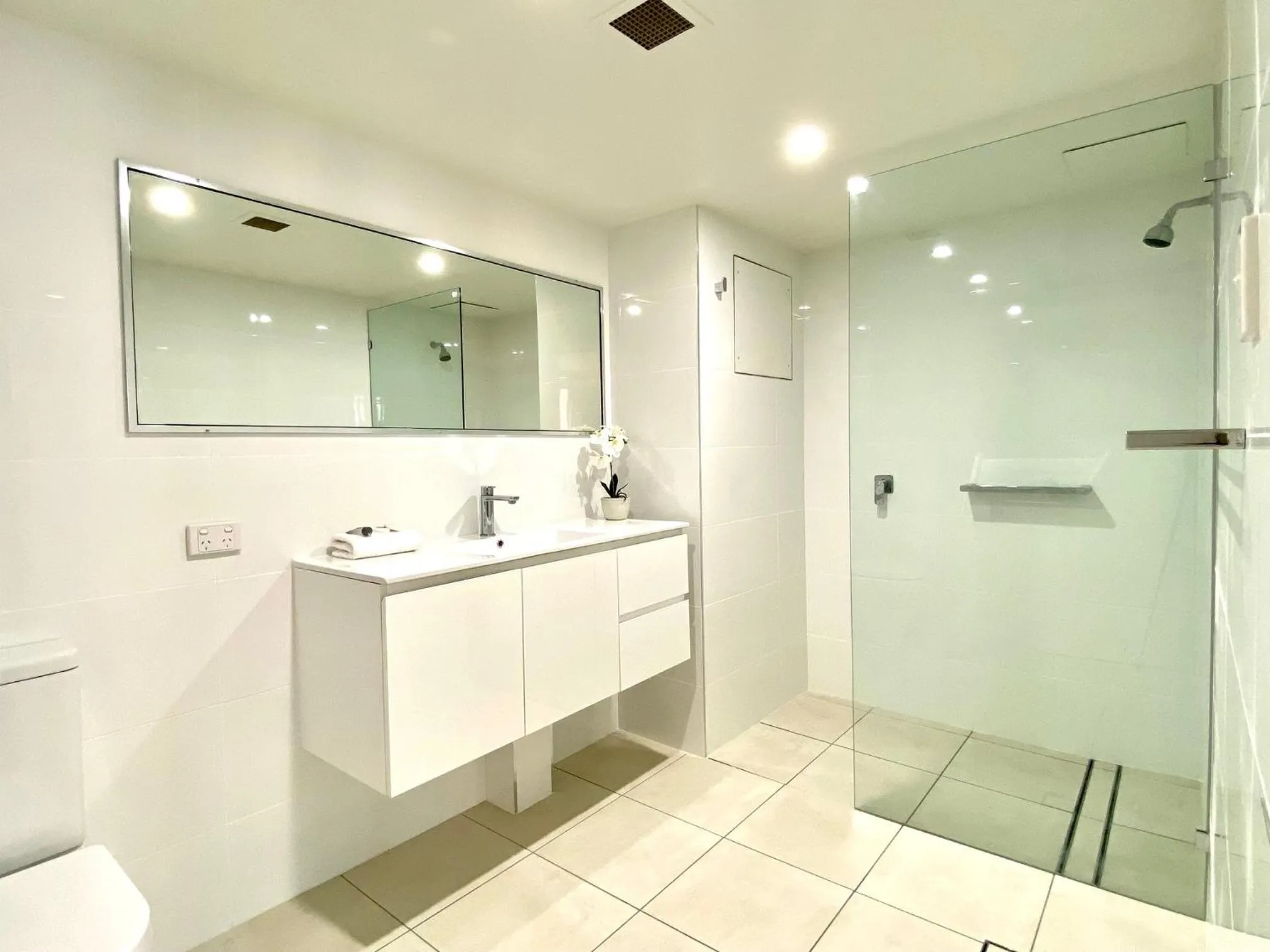 Shower in The Astor Apartments