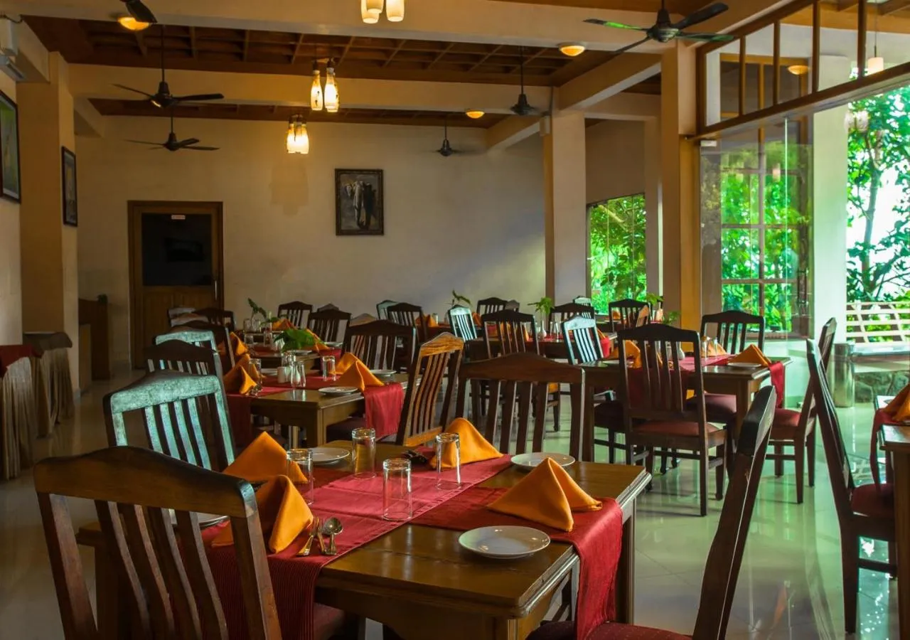 Restaurant/places to eat in Oxygen Resorts Thekkady
