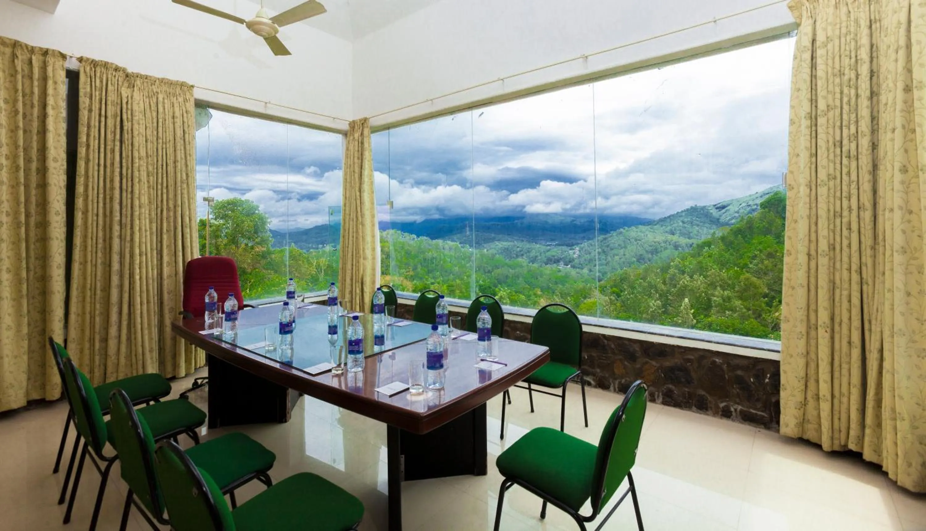 On-site shops in Oxygen Resorts Thekkady